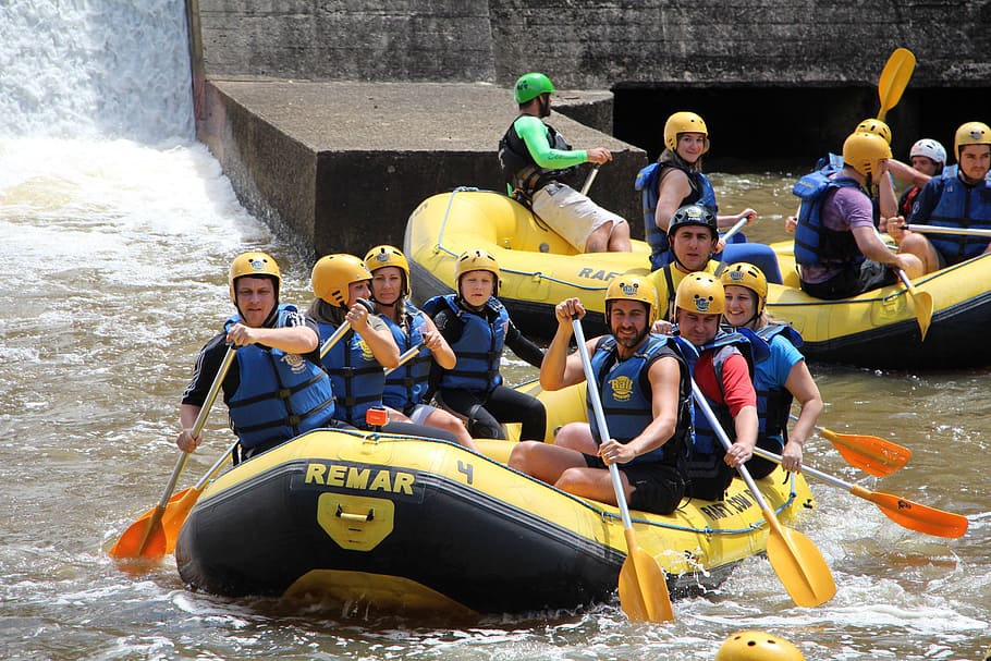 Hd Wallpaper Group Of People Riding Inflatable Boat Rafting Team