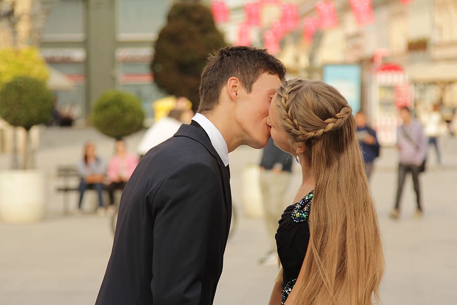 Street kiss