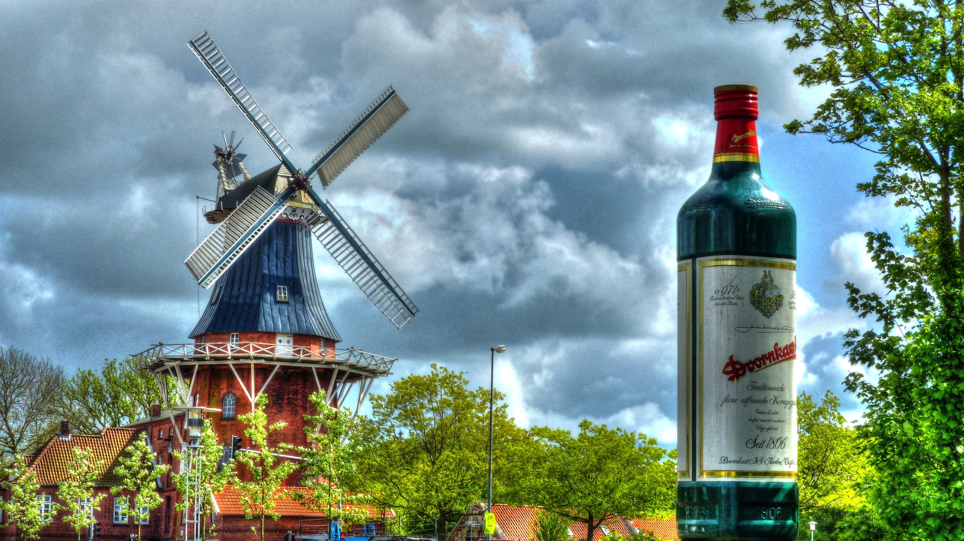 Doornkaat, Doornkaat Memorial, doornkaat-man, doornkaat-square bottle