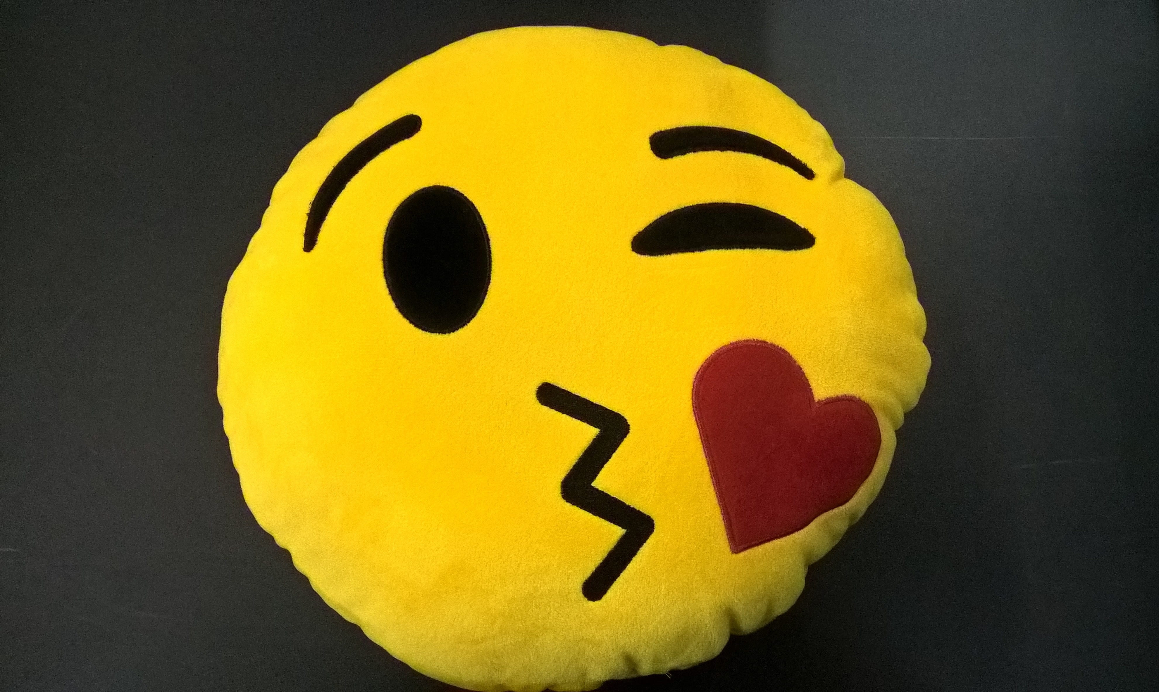 emoji, emojis, emoticon, kiss, heart, my dear, yellow, anthropomorphic smiley face
