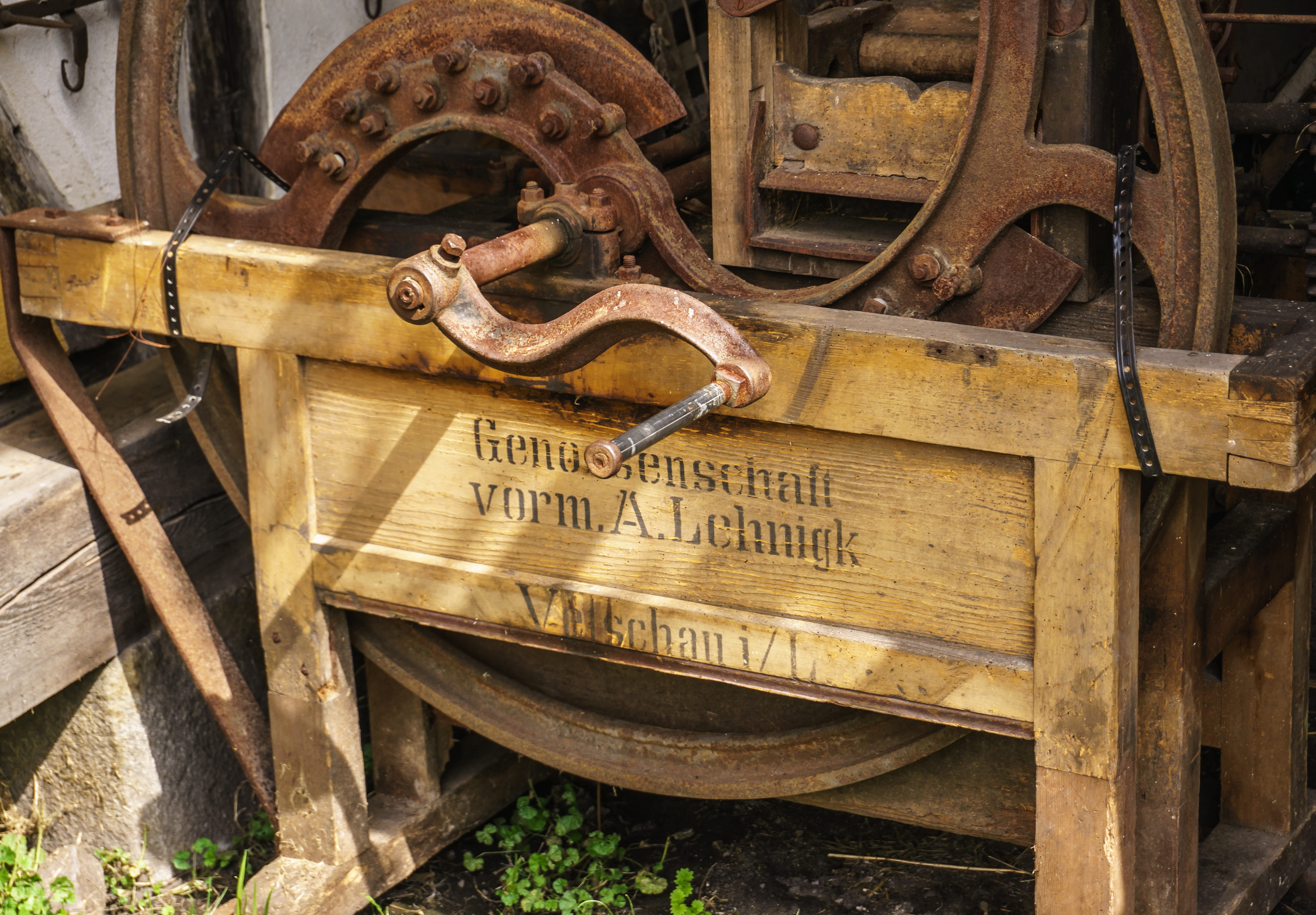 machine, threshing, old machine, defect, rusted, turned off