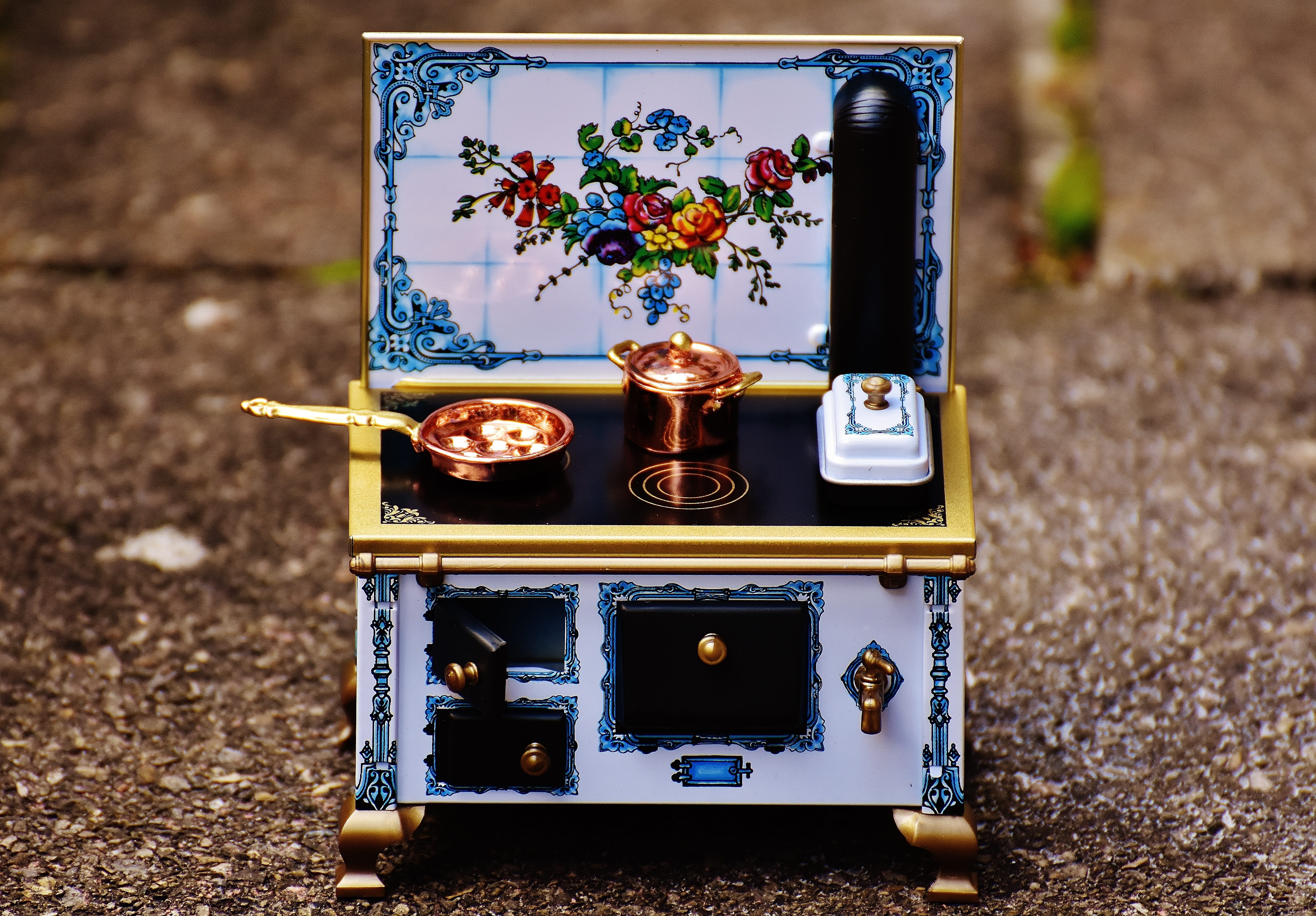 selective focus photography of miniature kitchen playset, stove