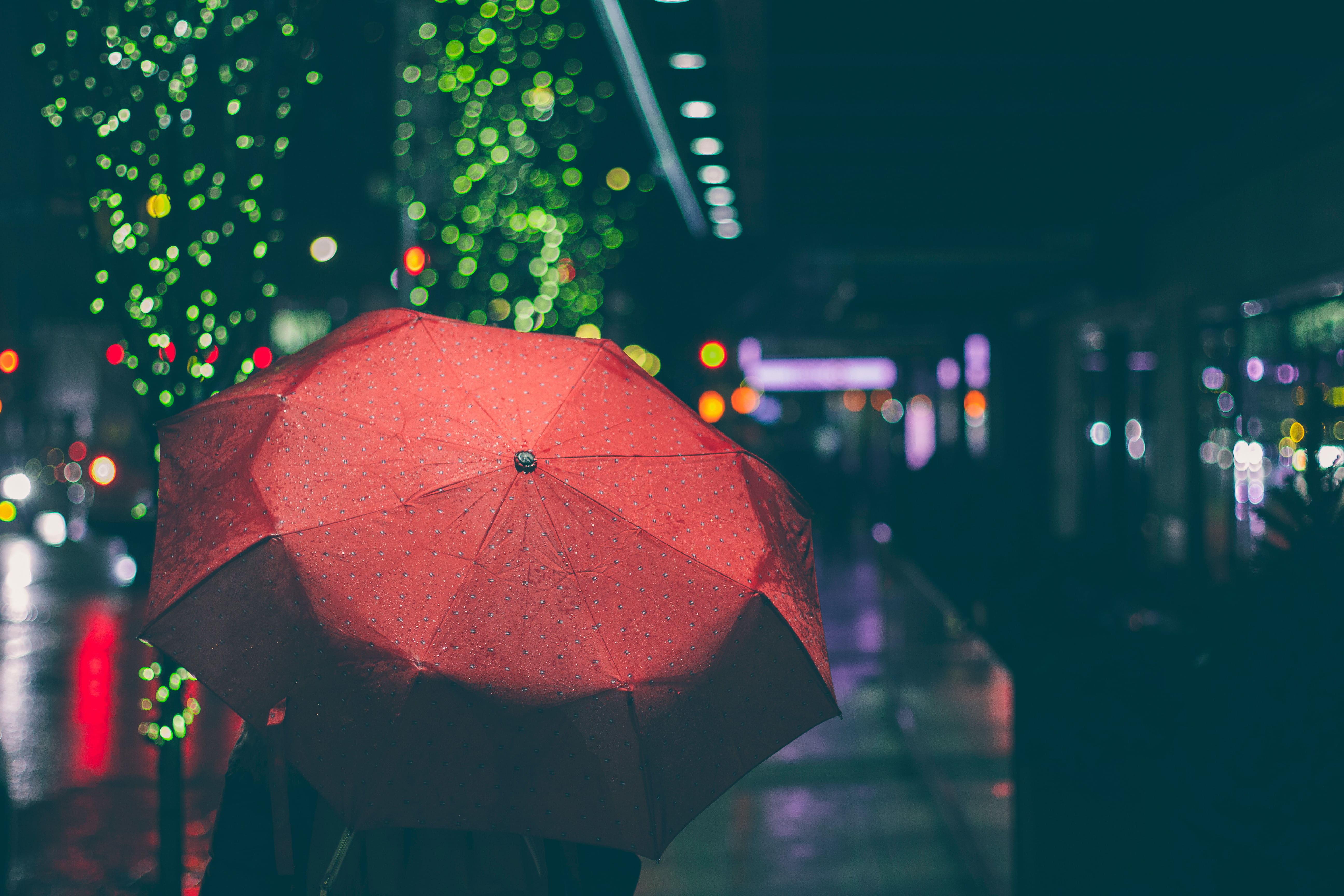 person under red umbrella during nighttime, photo, holding, boke
