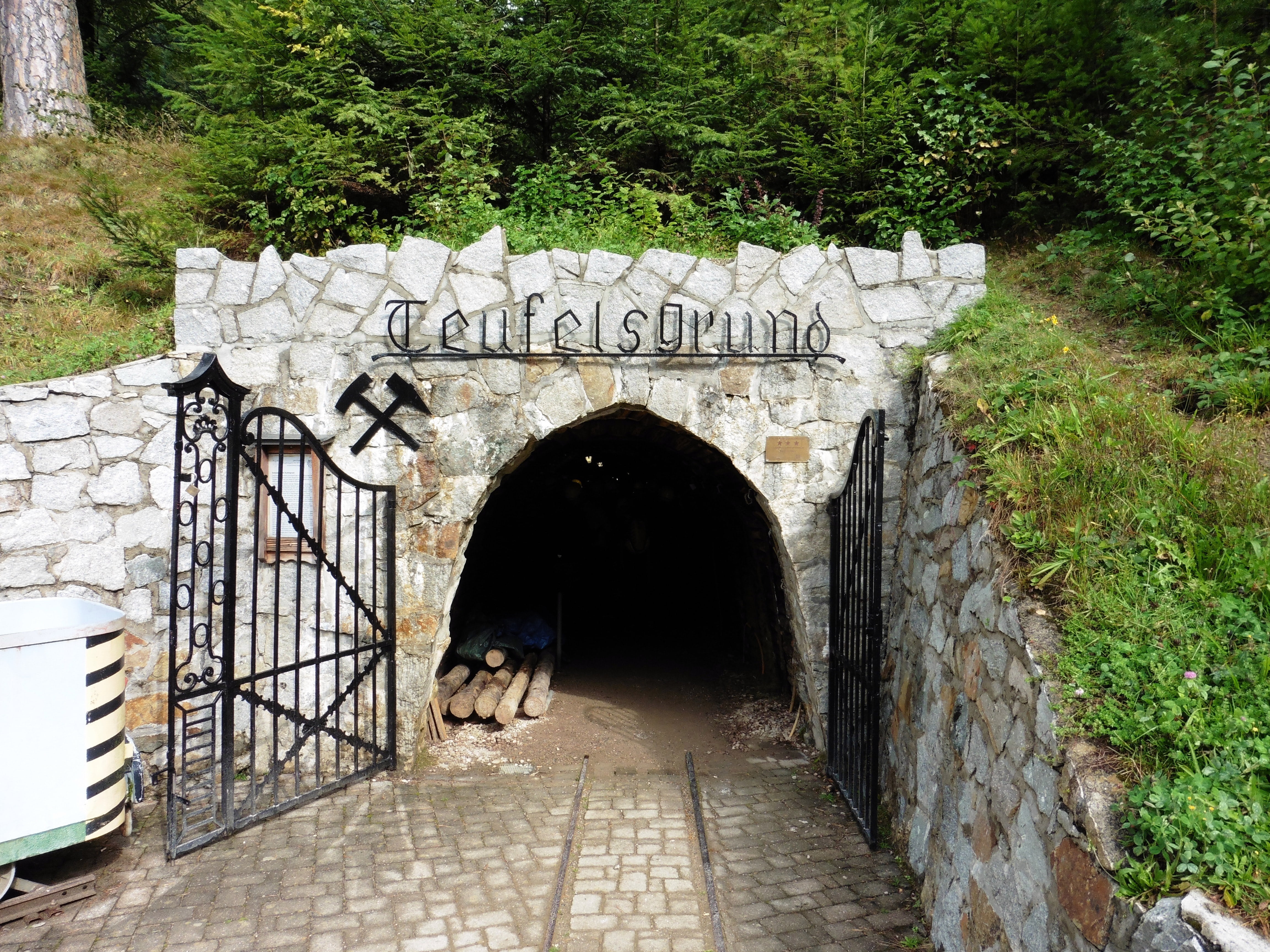 input, mine, mine devil reason, mining, tunnel, open pit mining