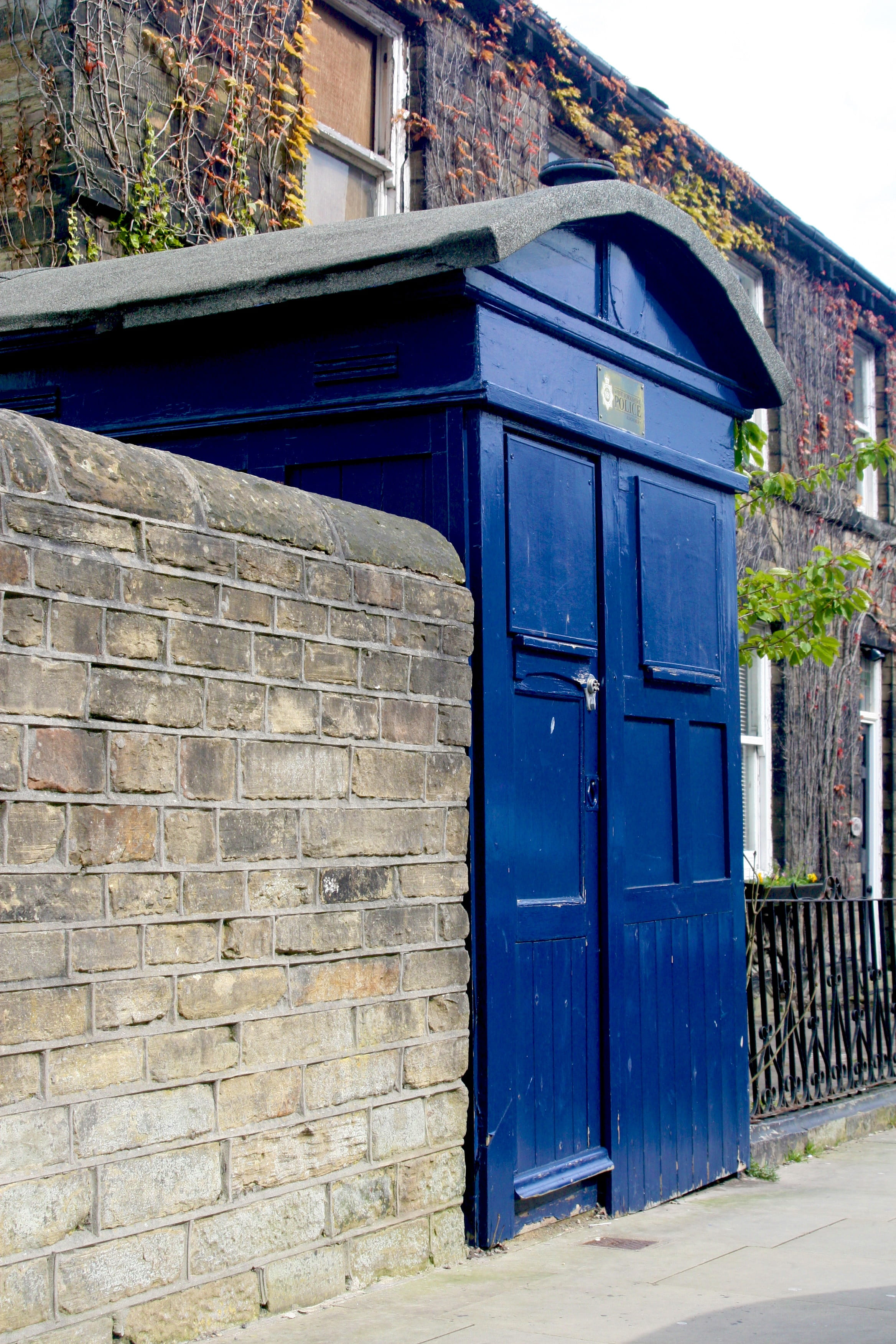 police box, almondbury, west yorkshire, uk, history, secure