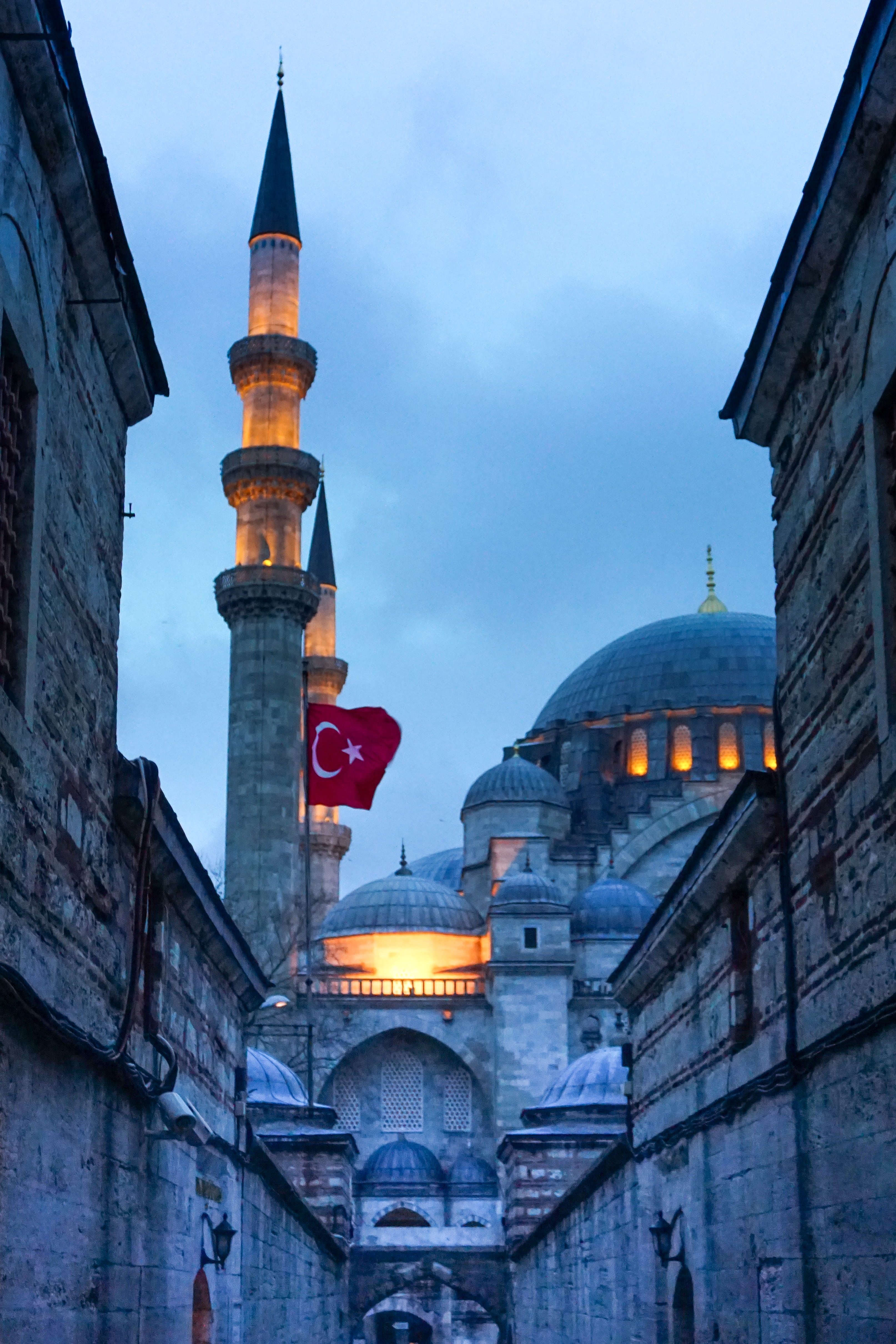mosque, turkey, minaret, istanbul, islam, night, flag, crescent