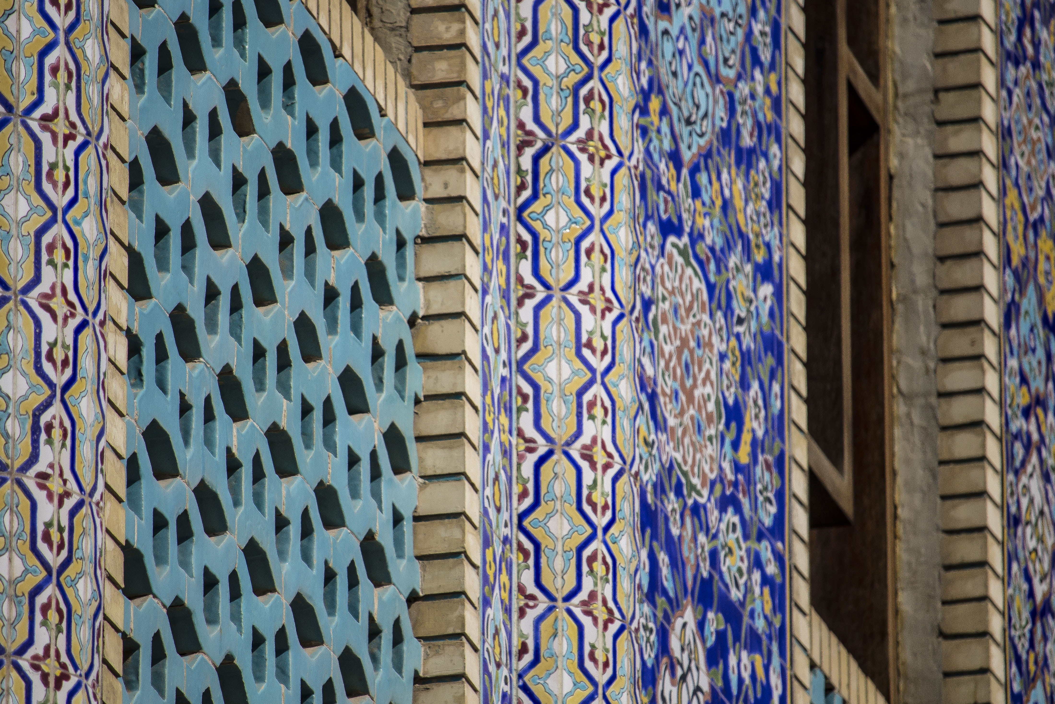 multicolored concrete wall, mosque, sunnis, arabs, emirates, blue