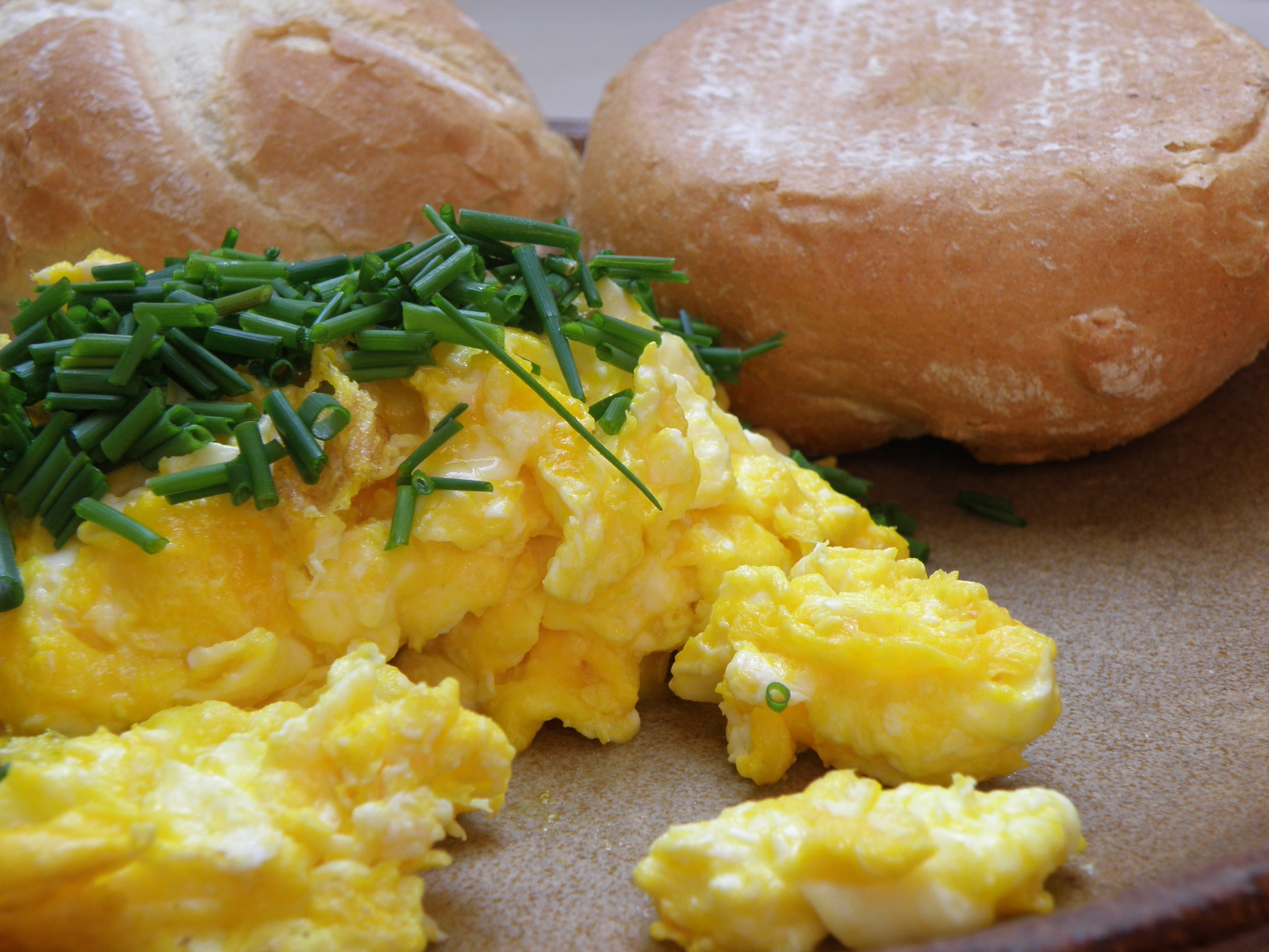 Free download | HD wallpaper: breakfast, scrambled eggs, bun, chive ...