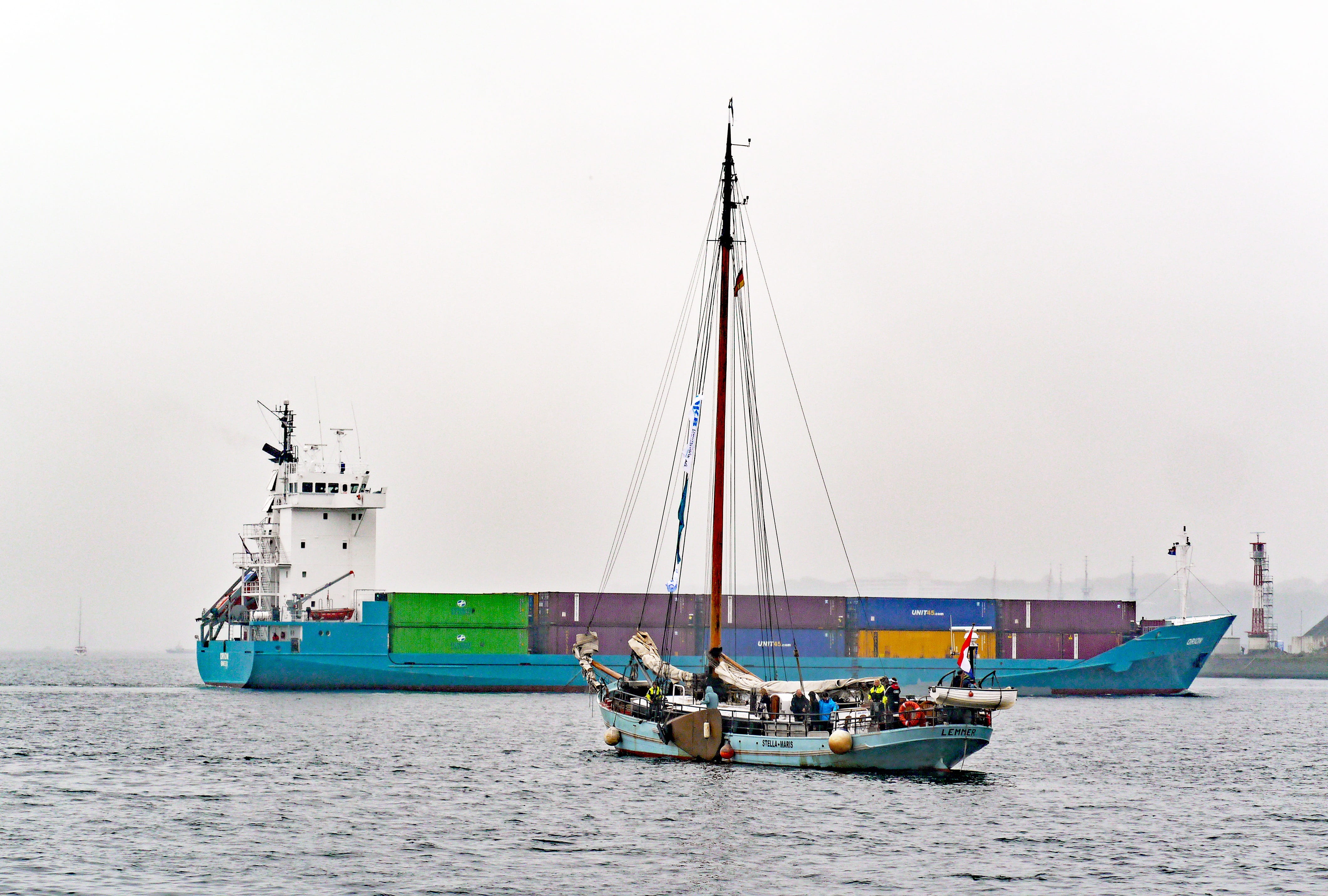 unequal encounter, container freighter, sailing vessel, einmaster