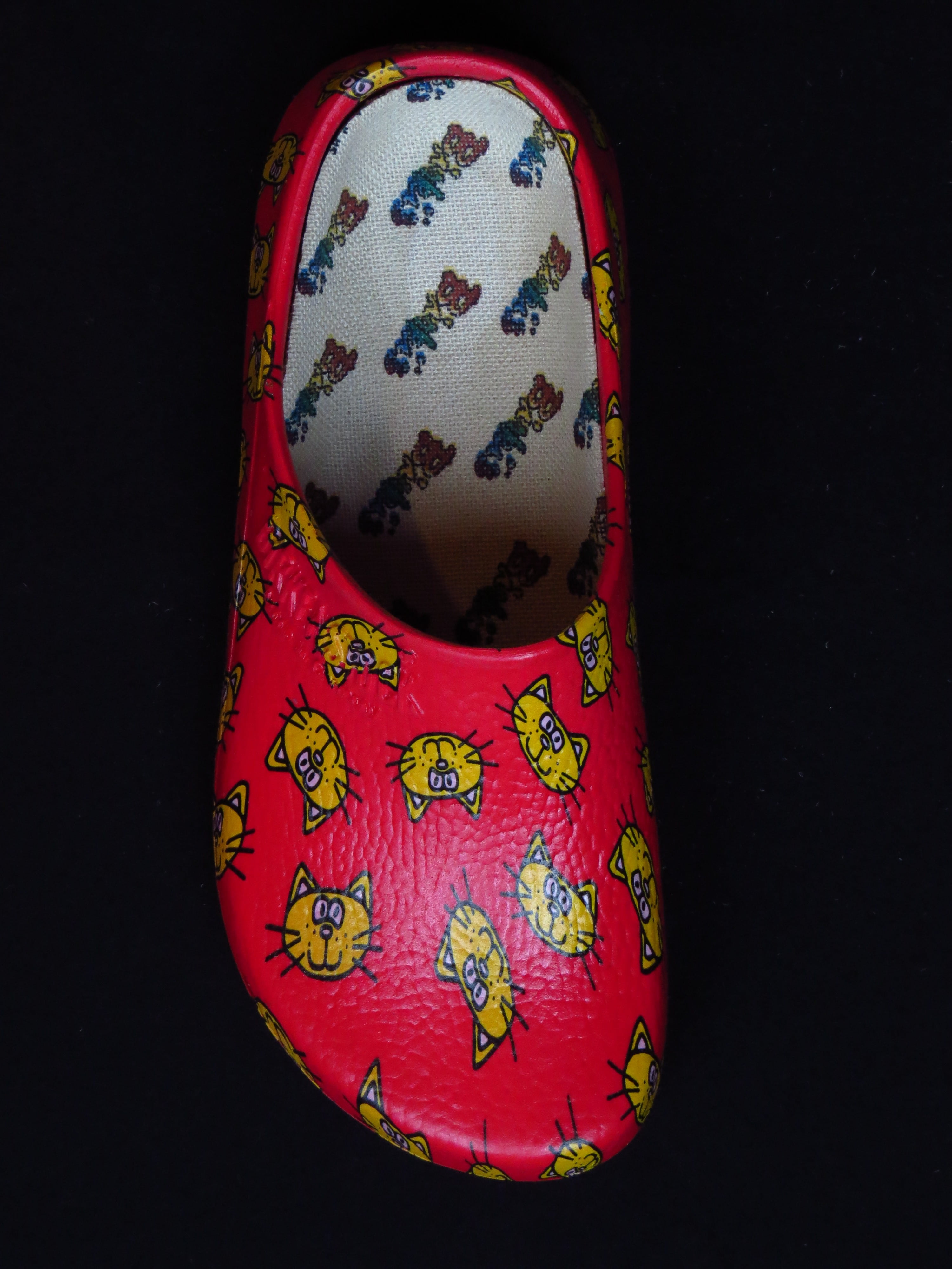 shoe, slipper, clog, shoes, slippers, dutch, red, cat, pattern