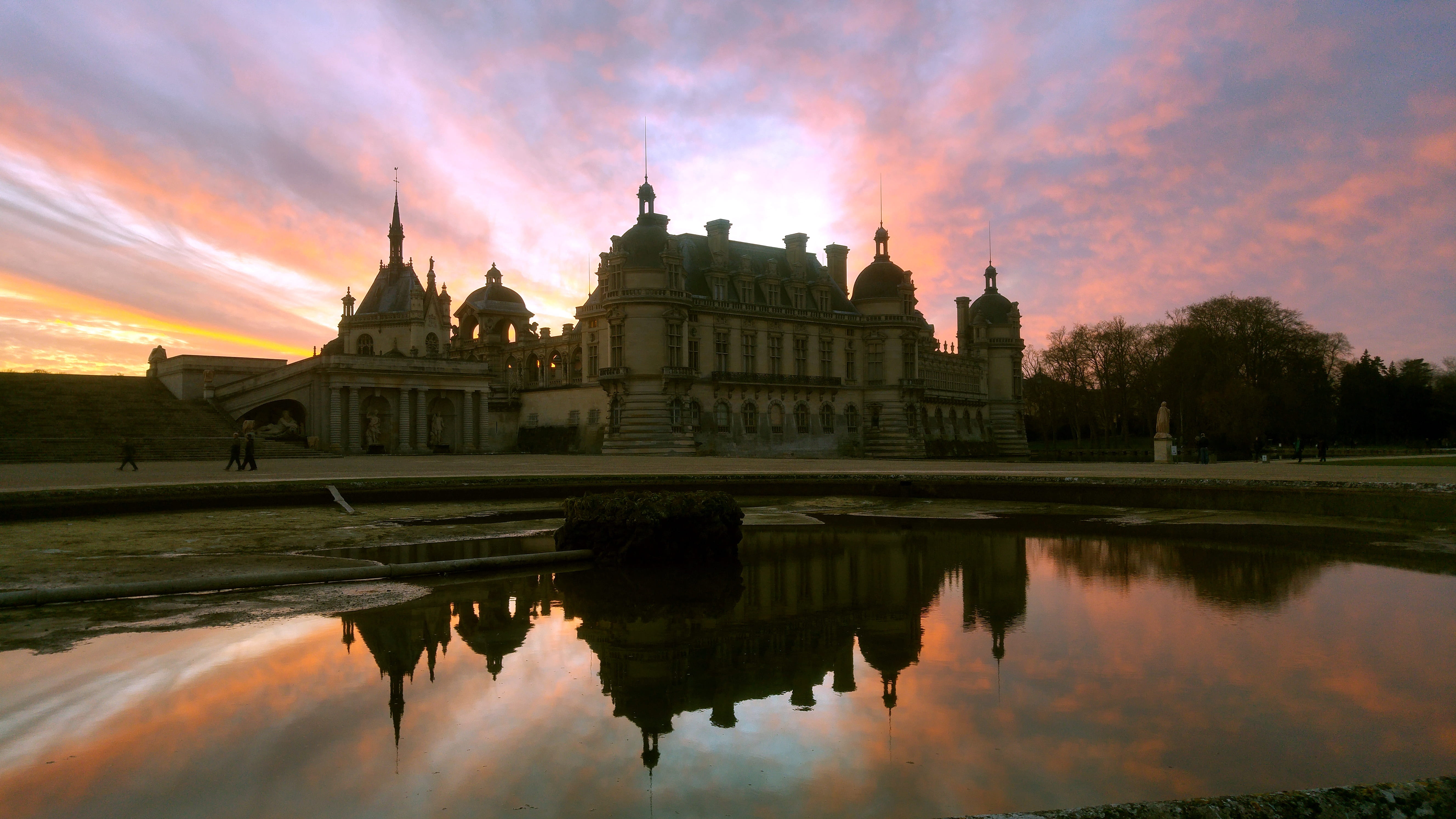 reflection photography of castle under golden hour, chantilly