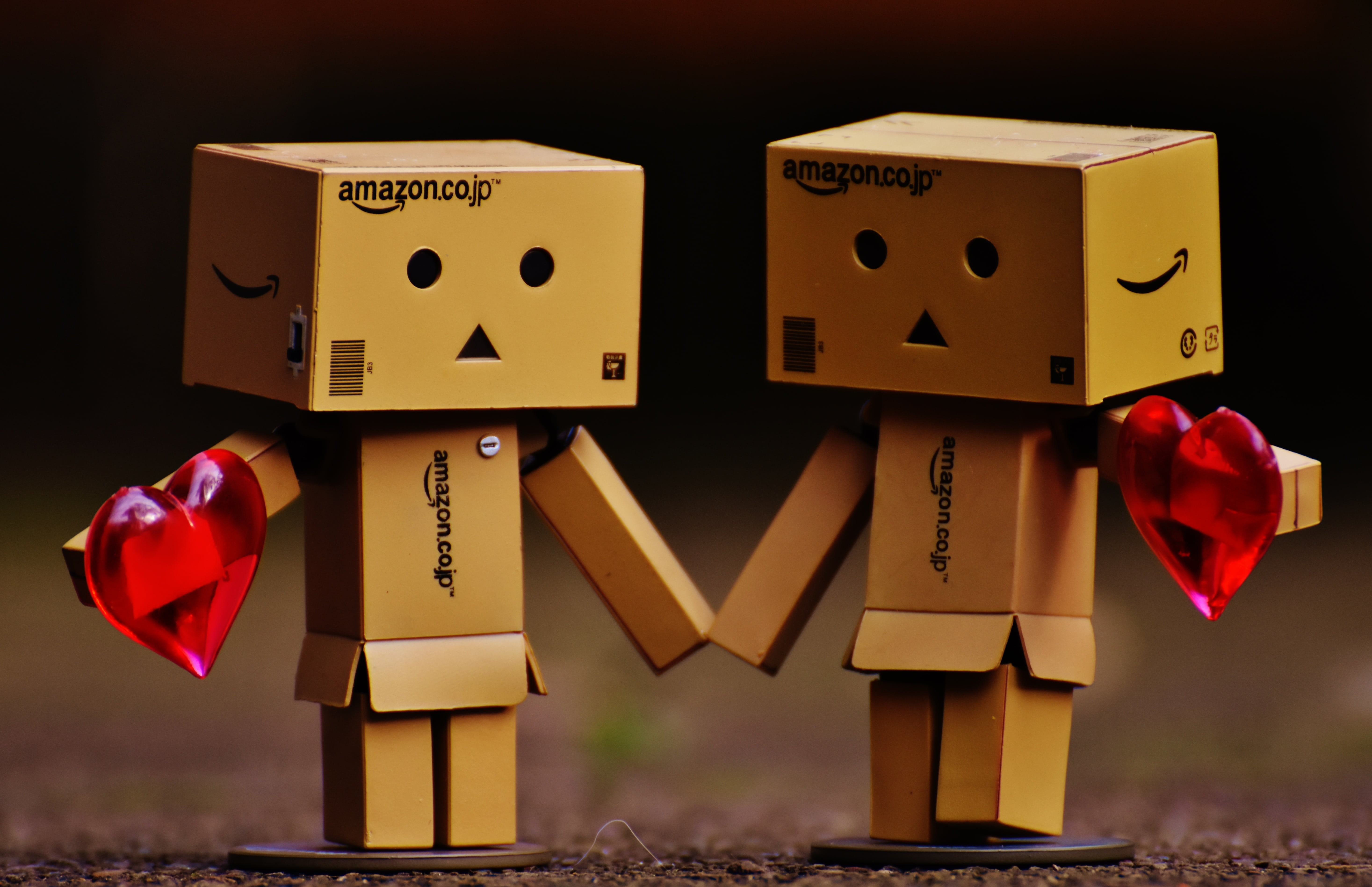 Amazon danboards, figure, together, hand in hand, love, togetherness