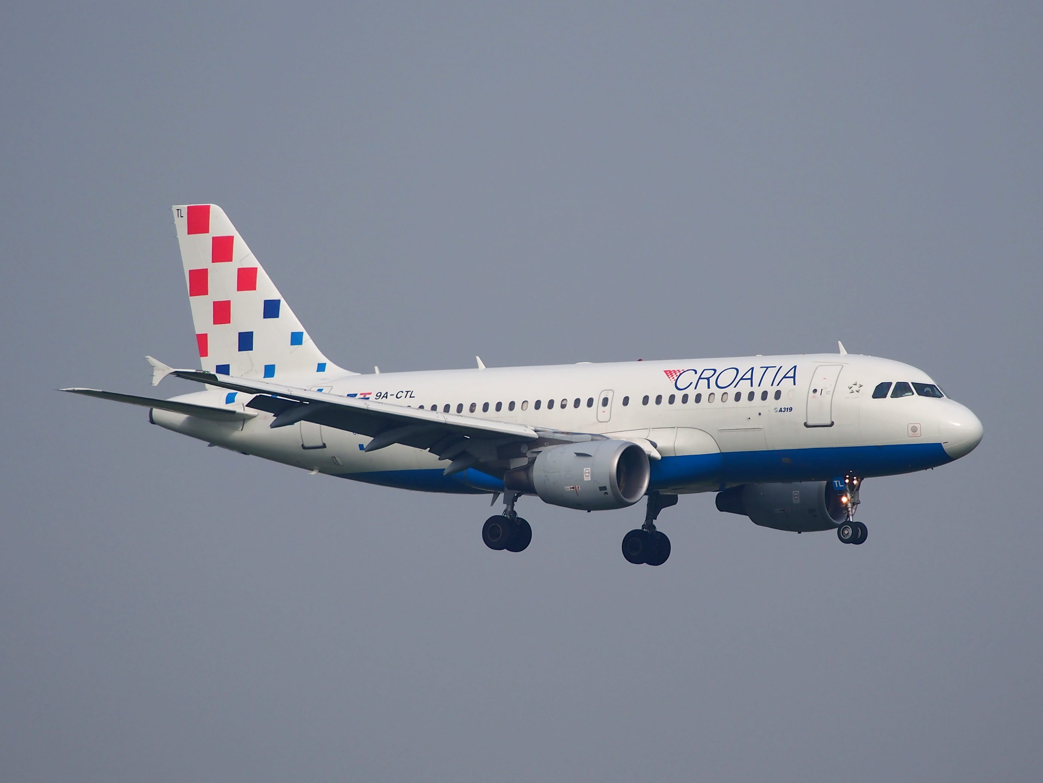 white and blue Croatia airliner model, Ctl, Landing, Croatia Airlines