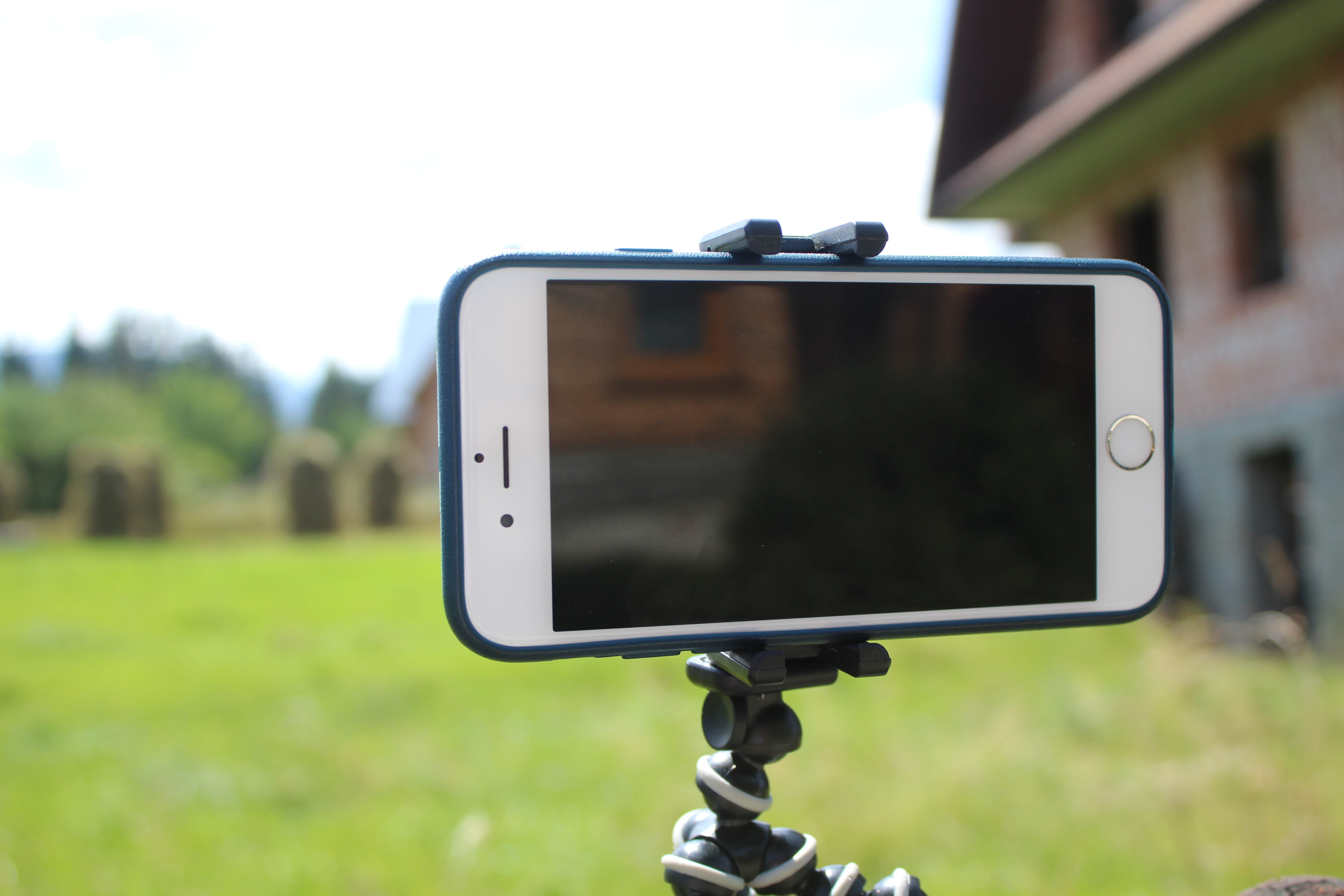 iPhone displaying black screen on octopus tripod stand, Timelapse, Video