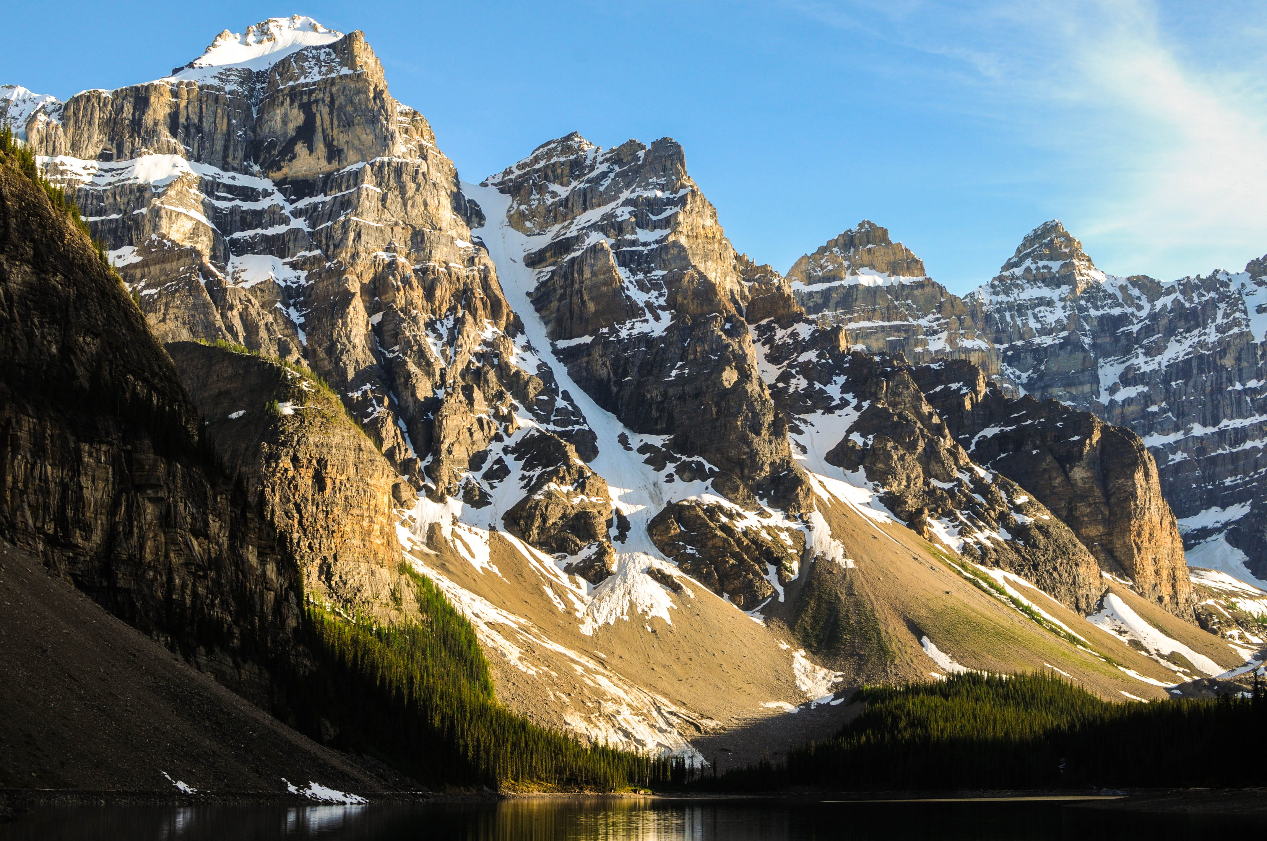 snow capped mountain near body of water, snowy mountain near body of water