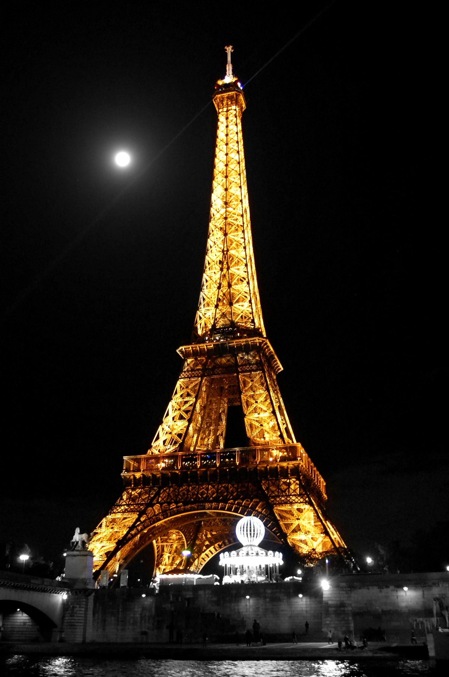 selective color photography of Eiffel Tower, Paris, tour eiffel