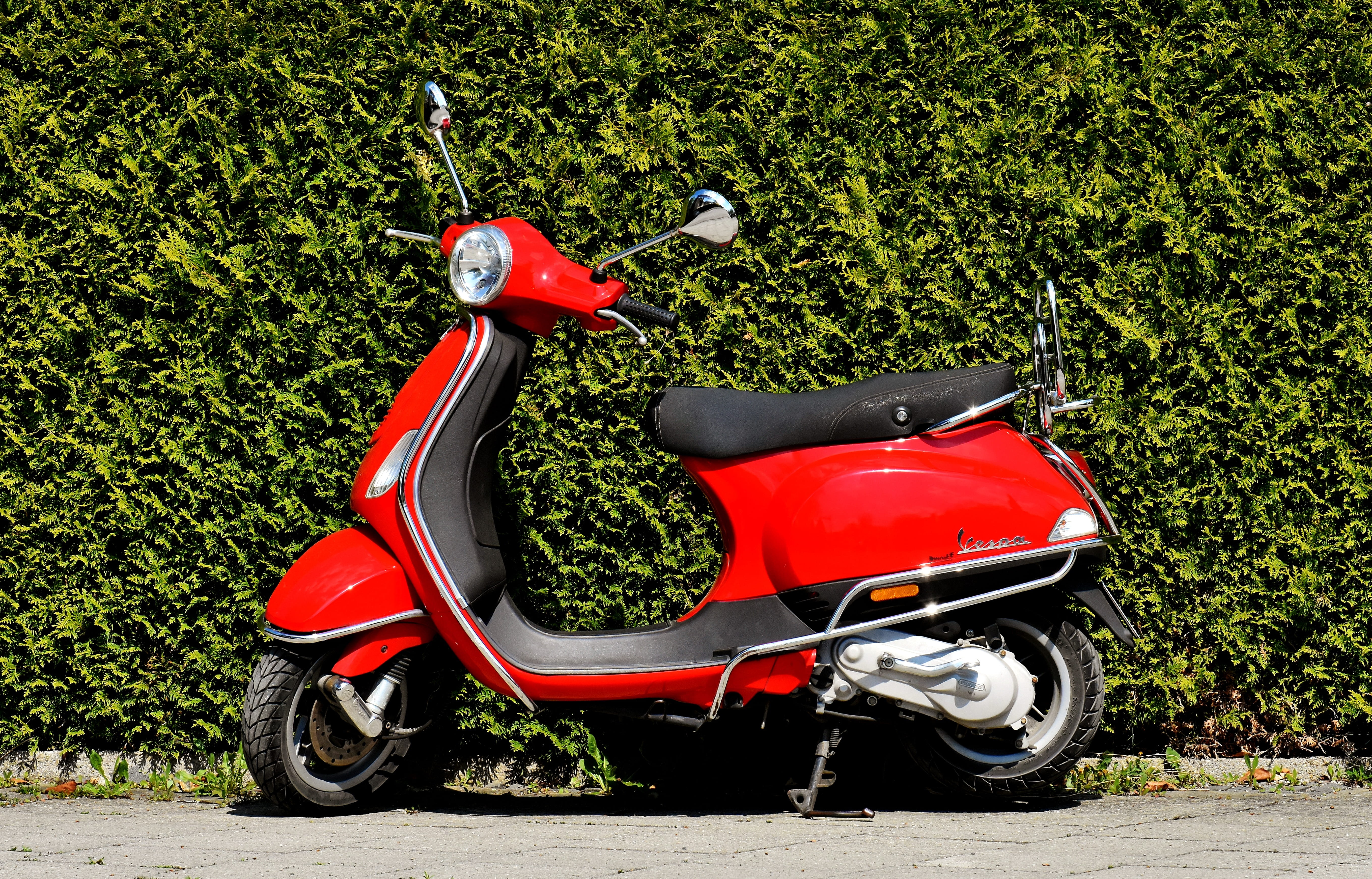 red motor scooter, vespa, roller, cult, moped, flitzer, drive