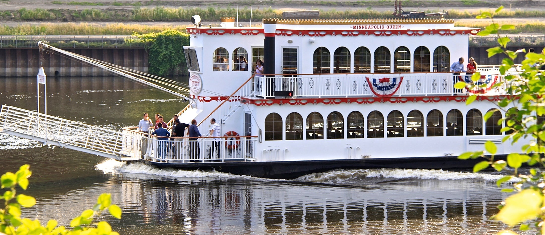 white ship, riverboat, nautical, sightseeing, minneapolis, minnesota