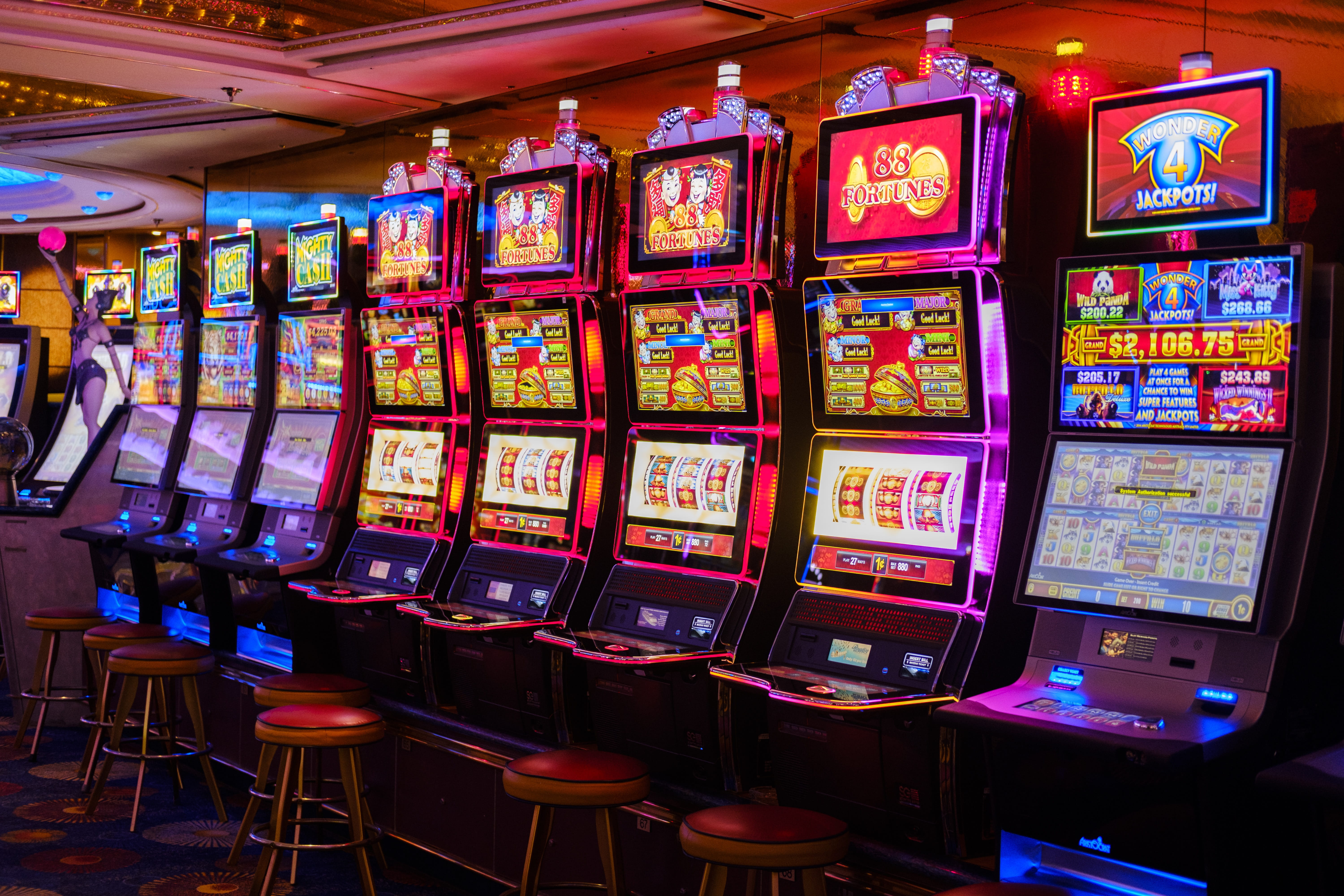 casino, arcade, slot machines, gambling, risk, jackpot, money