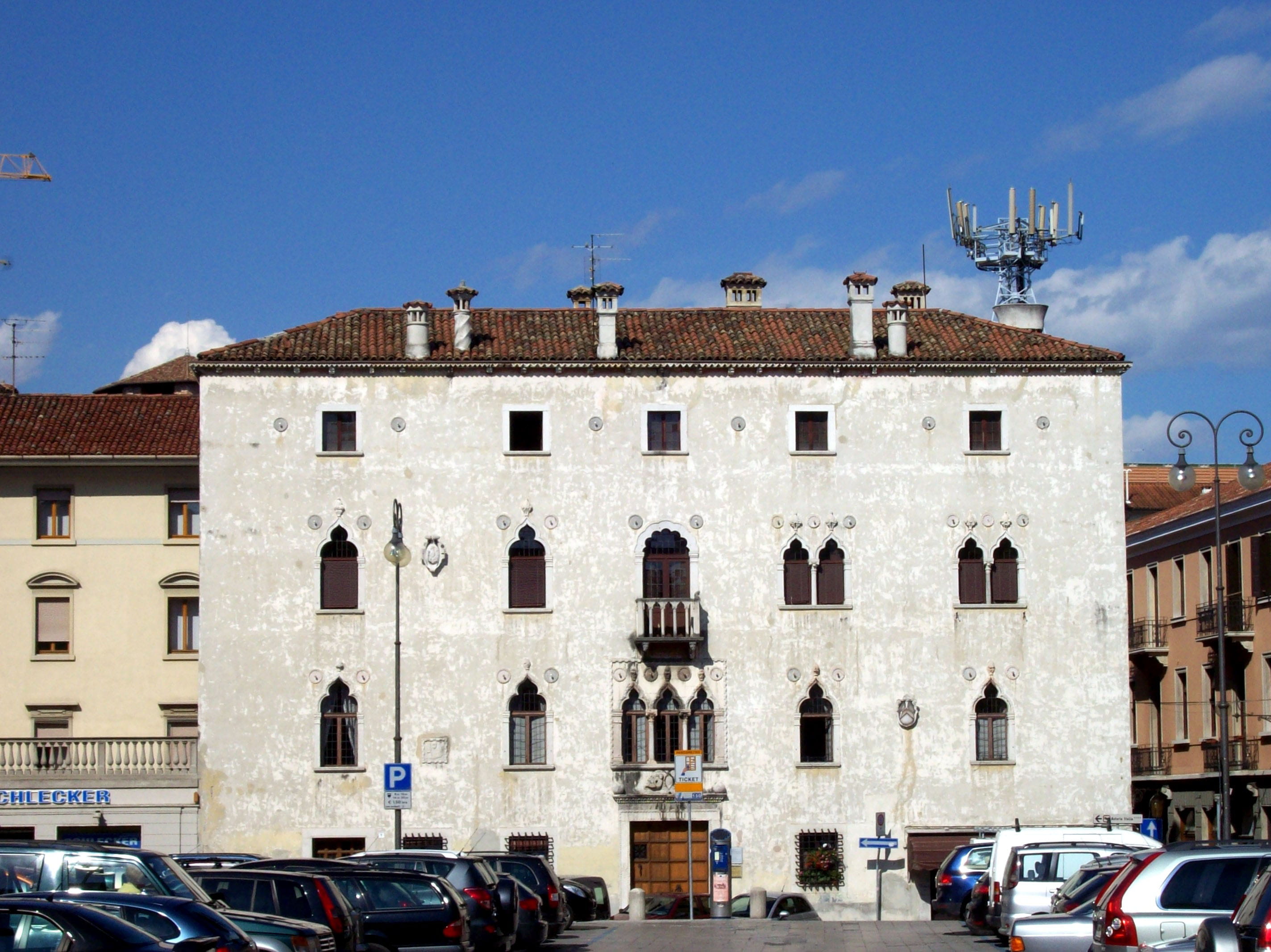 Venetian house in Udine, Italy, photos, public domain, architecture