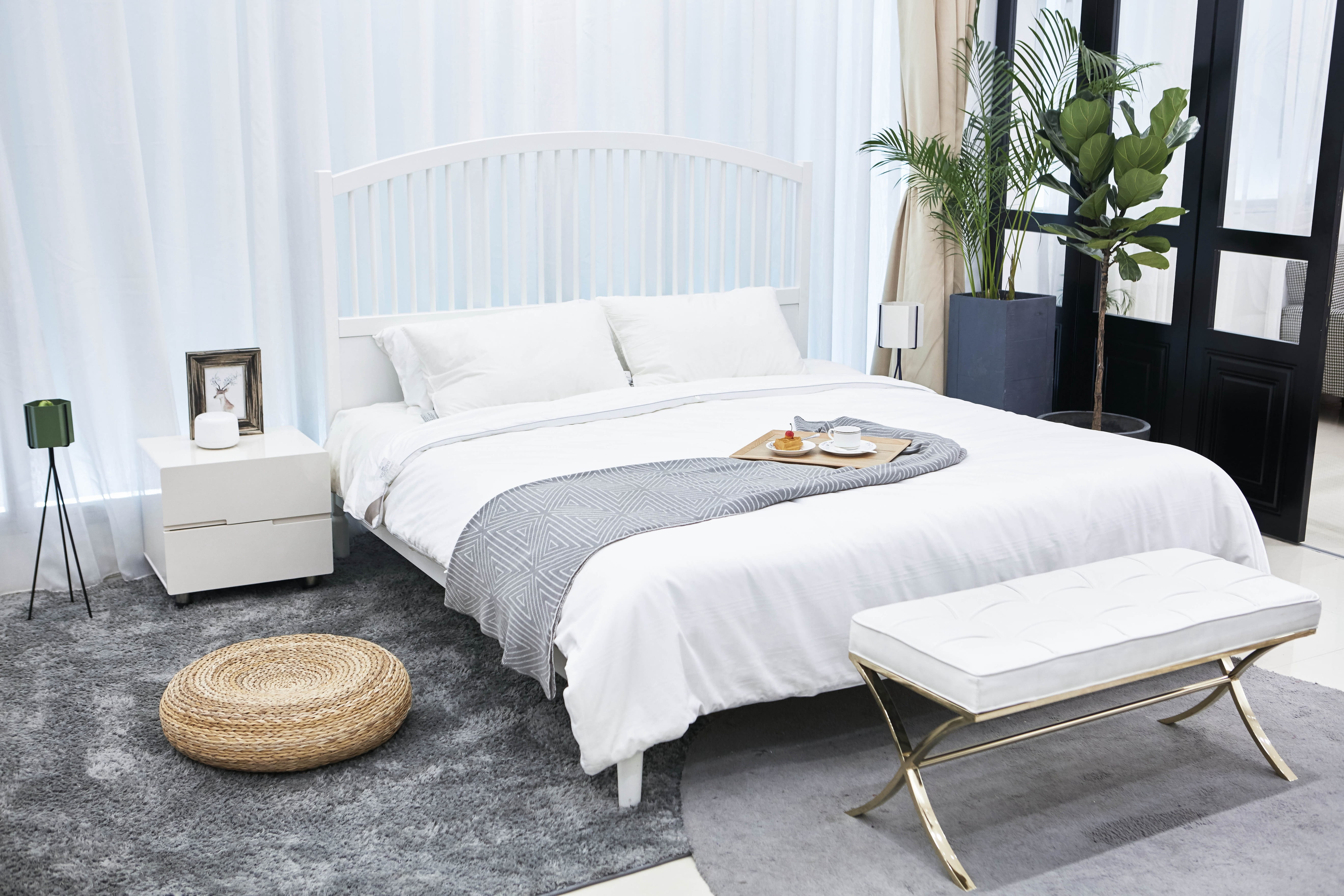 white quilt set, indoor, household, bedroom, furniture, plant