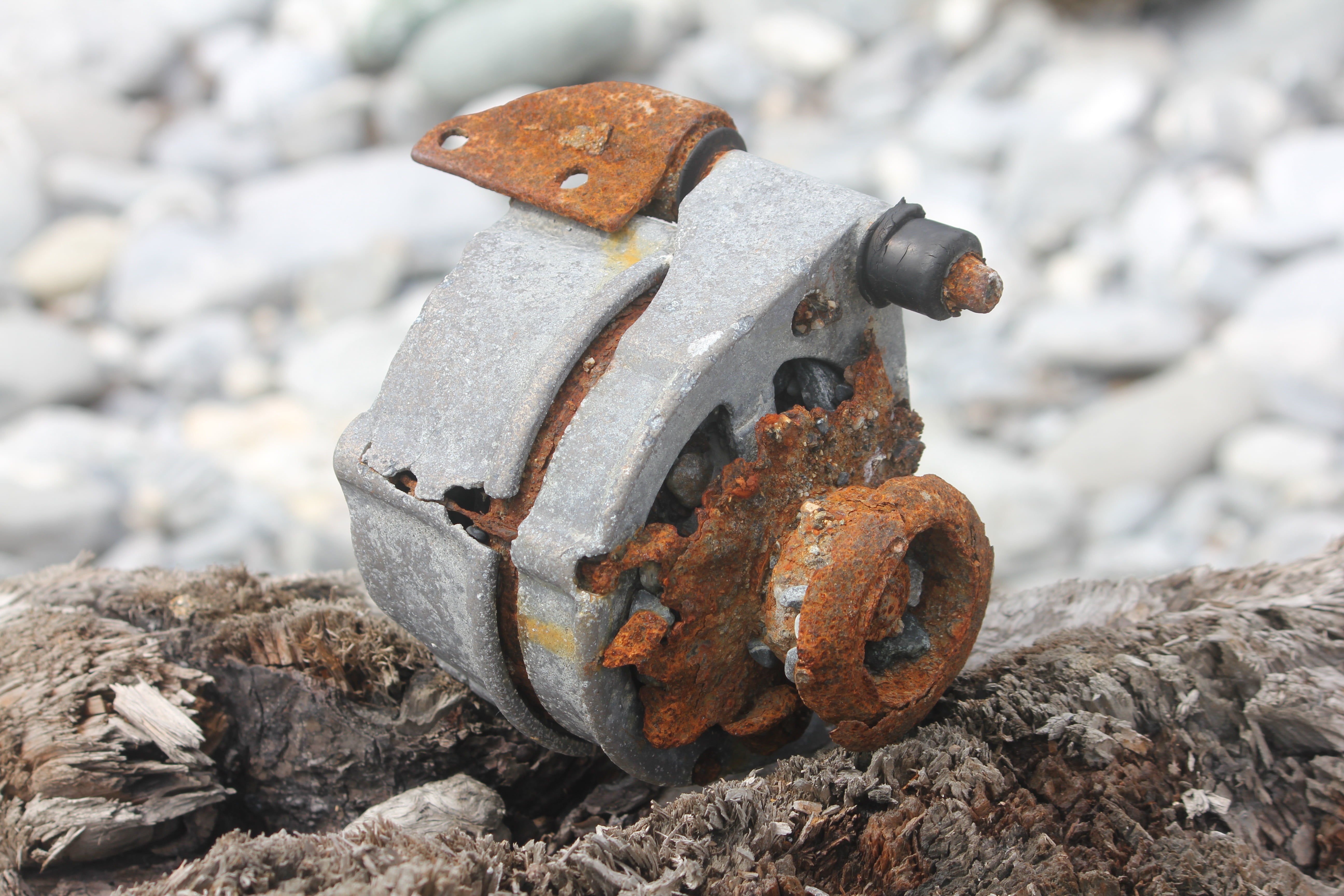 stainless, rusty, rusty object, rusted, old, metal, focus on foreground