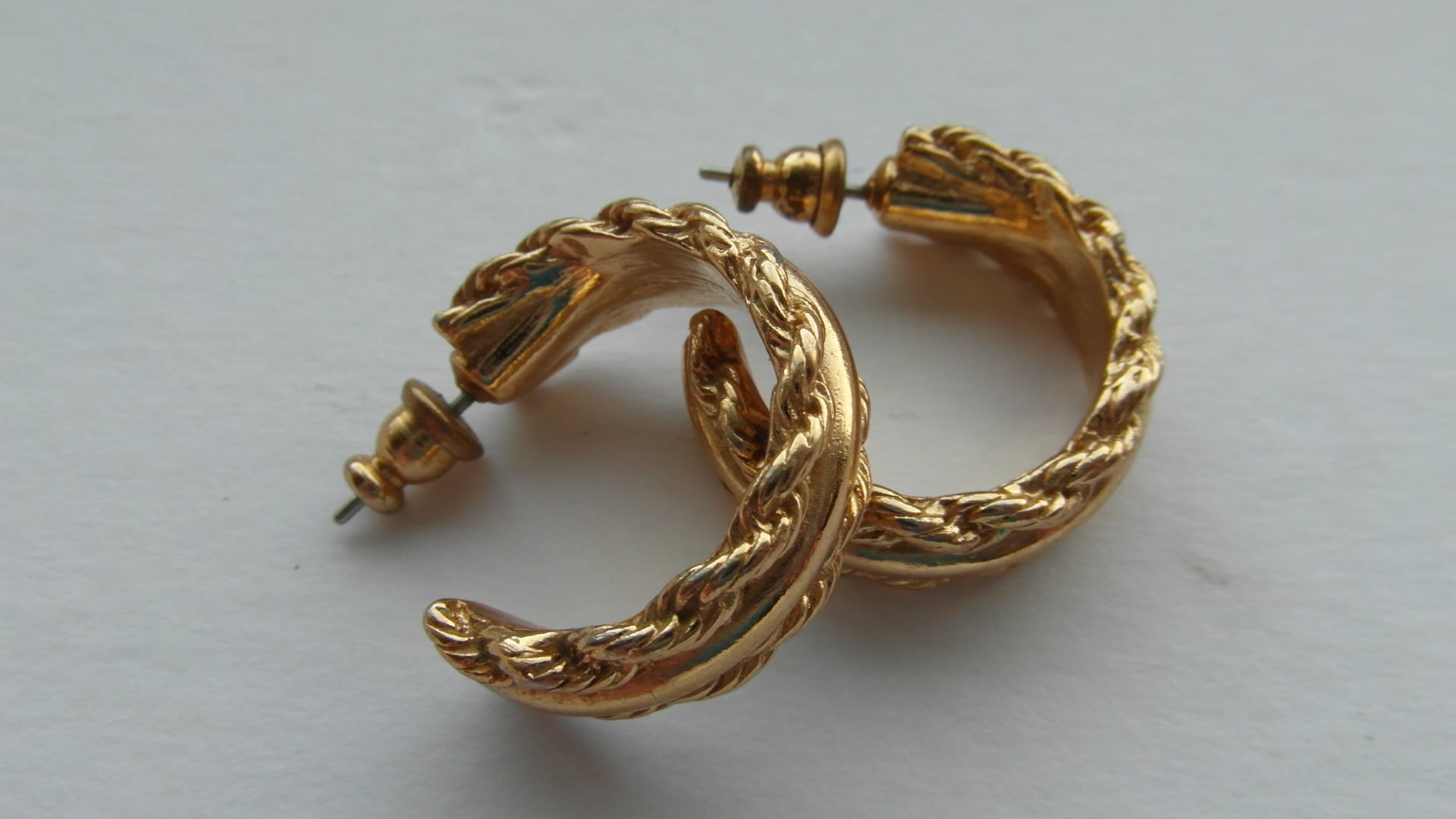 vintage gold earrings, vintage gold jewellery, collectables