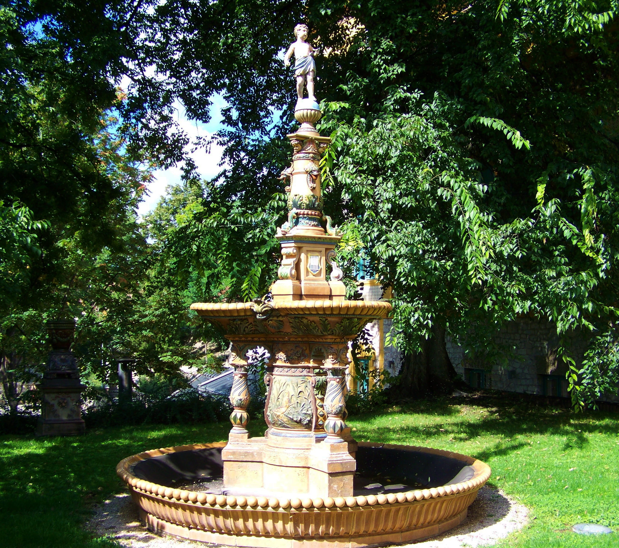 zsolnay fountain, zsolnay cultural quarter, pecs, plant, tree
