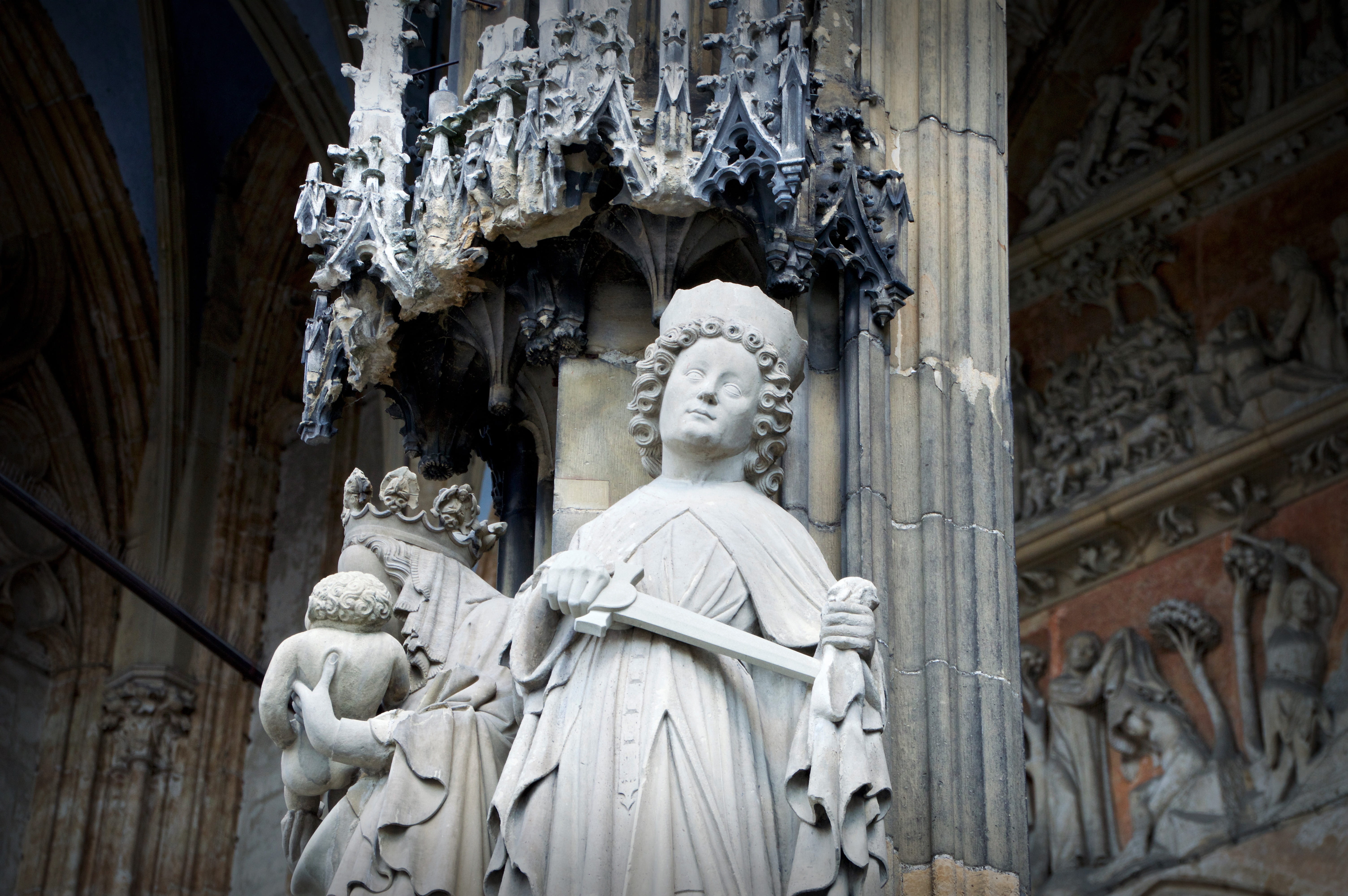 concrete wall art, gate, figures, ulm cathedral, input, statues