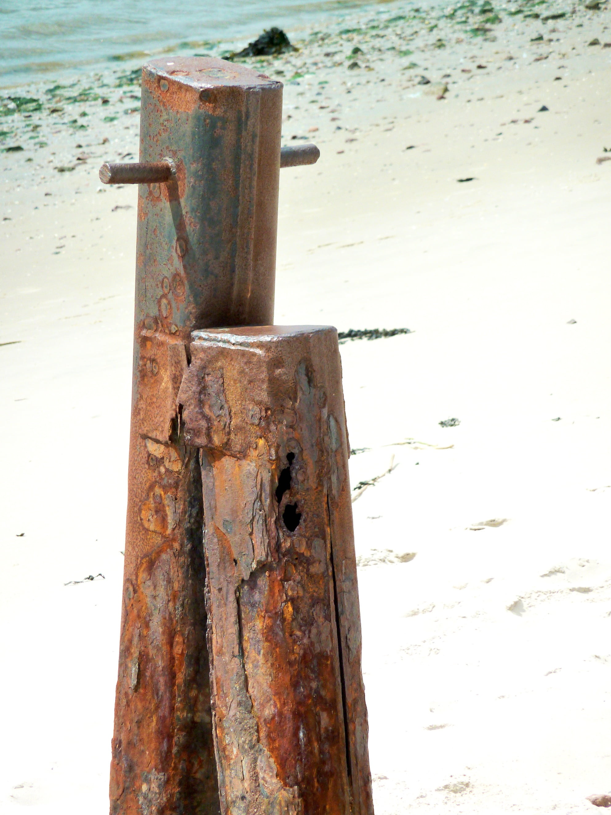 fixing, containing, keep, rusted, lashing, metal, weathered
