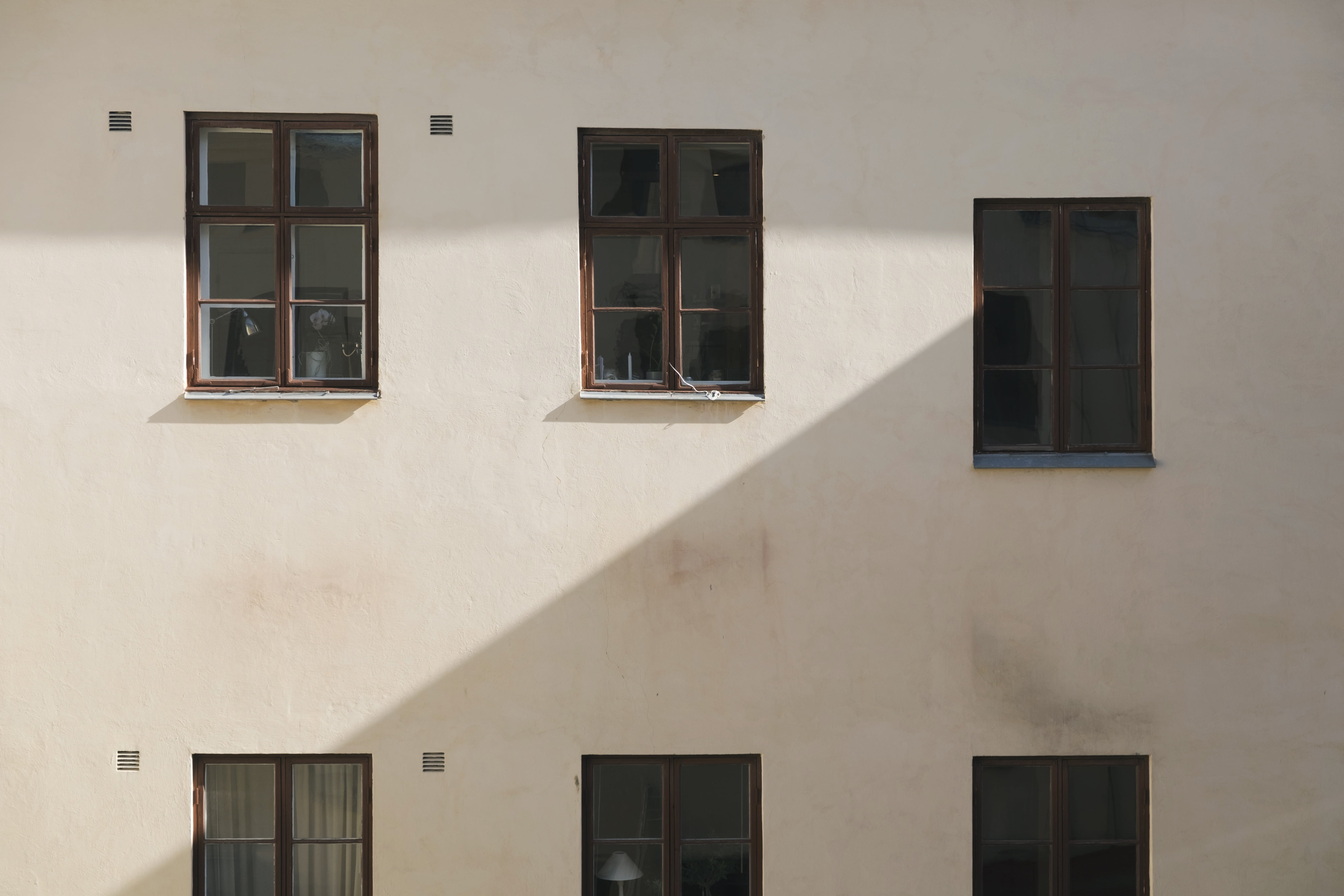 white painted wall, building, windows, facade, architecture, concrete wall