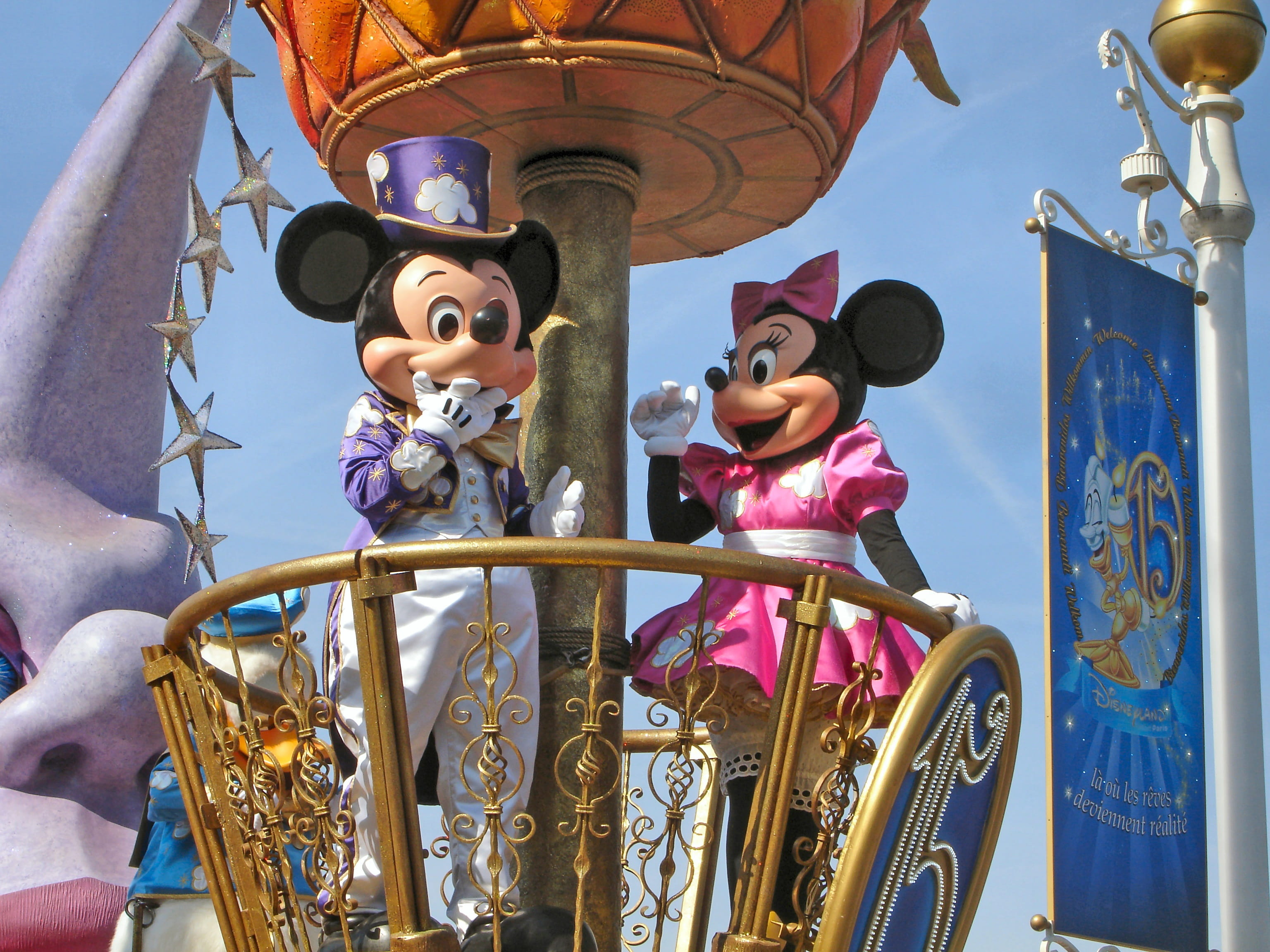 Minnie Mouse and Mickey Mouse in Disneyland, Paris, disneyland paris