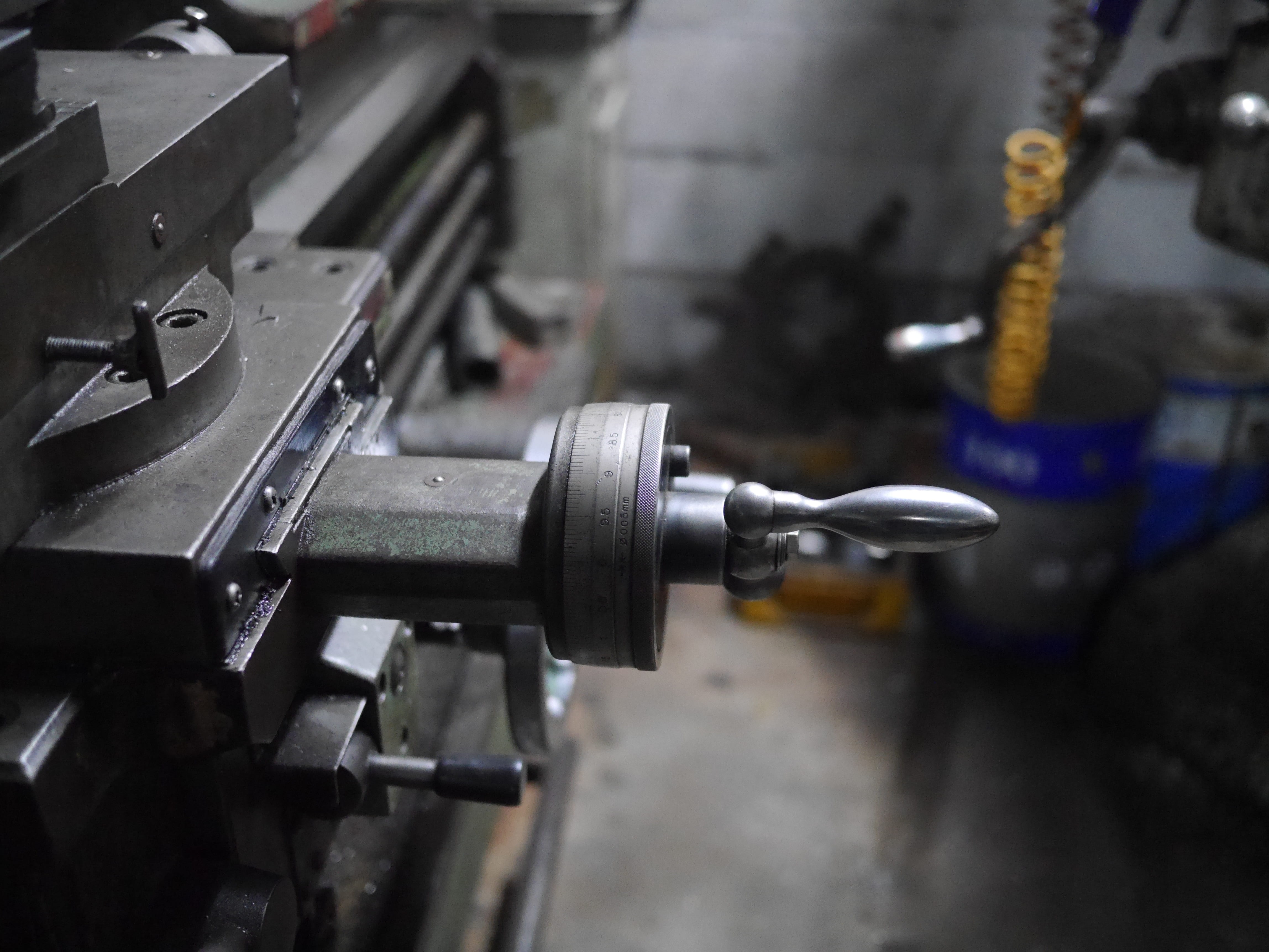 selective focus photography of gray crank, milling, machine, processing