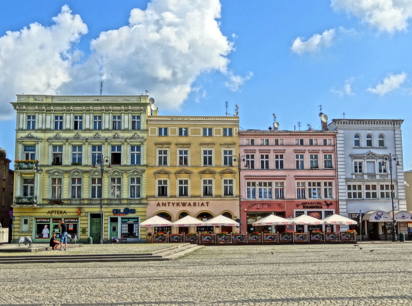 market square, bydgoszcz, poland, parasols, cafes, restaurants