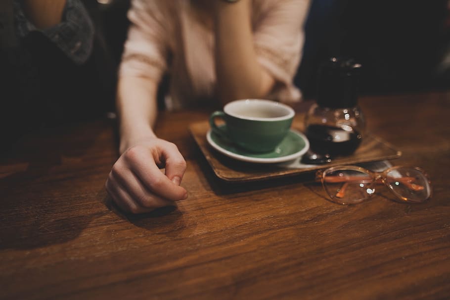 cup, coffee, table, relax, chill, eyeglasses, plate, tray, wood HD wallpaper