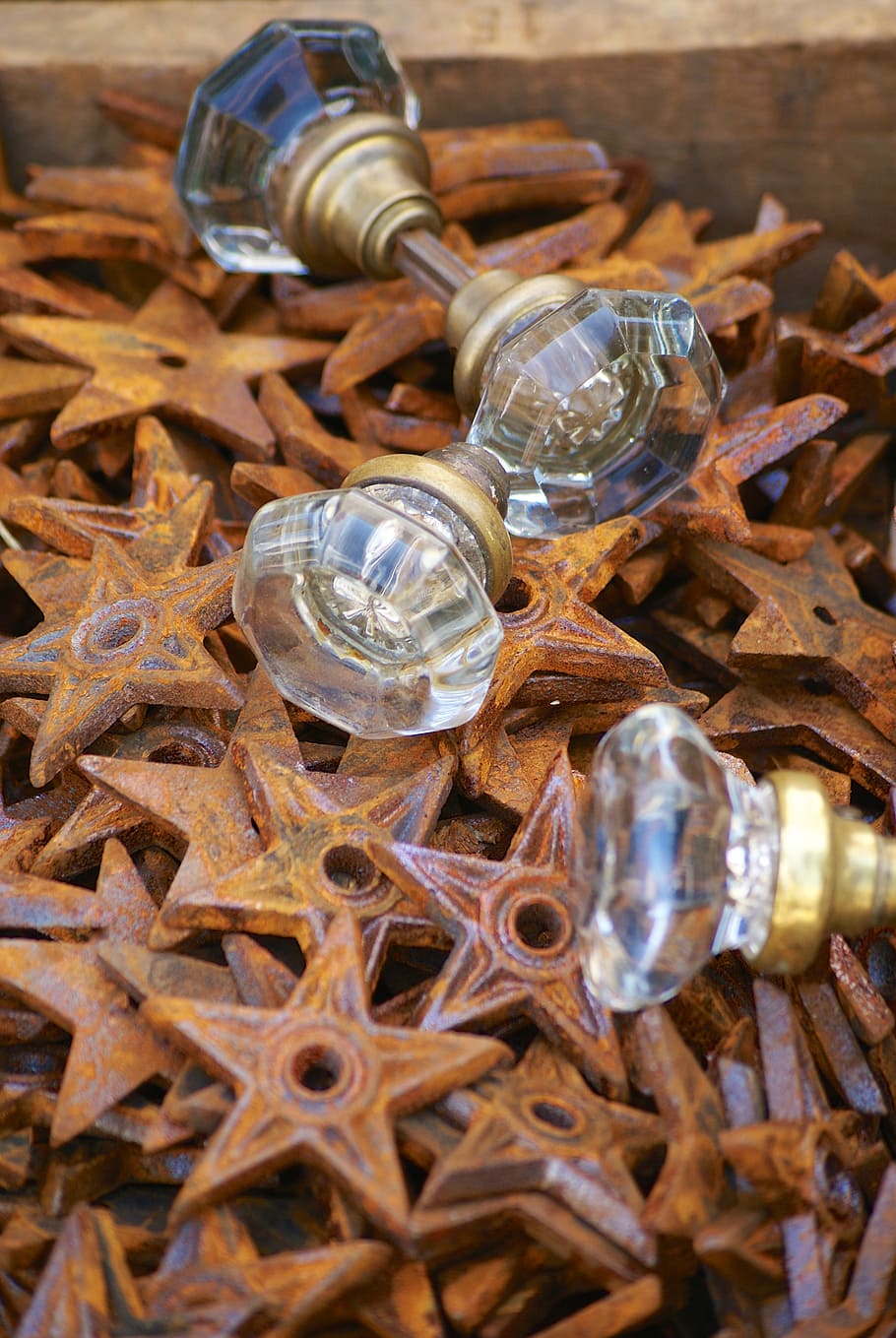 decor, knobs, rust, stars, door, texture, old, design, vintage HD wallpaper
