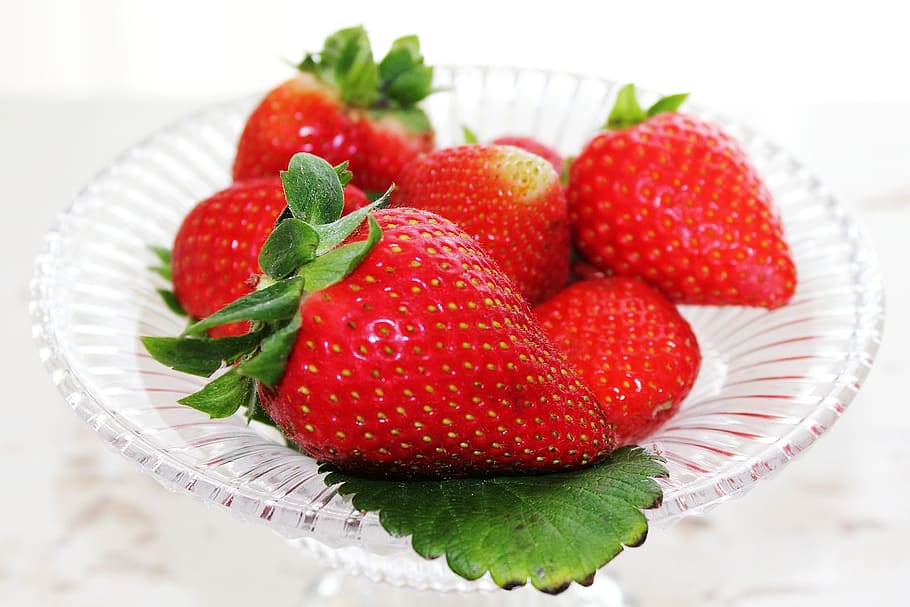 ripe strawberries in a bowl, fruit, red, fruit bowl, fruity, fruits, HD wallpaper