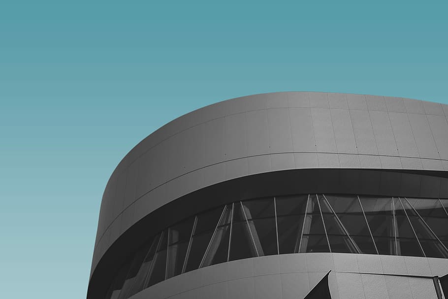 low-angle photography of gray architectural building during daytime HD wallpaper