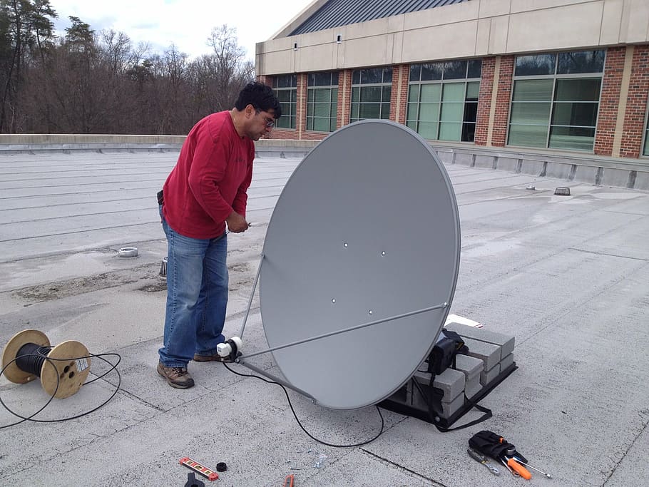 satellite technician, cable, full length, one person, men, building exterior HD wallpaper