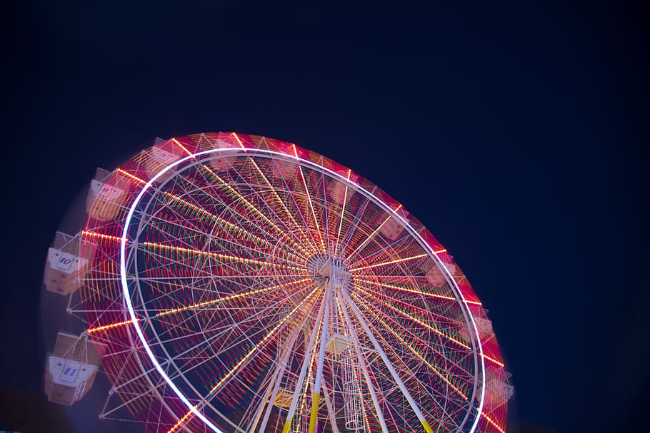 timelapse low angle of white and red ferris wheel, white and red ferris wheel during night HD wallpaper