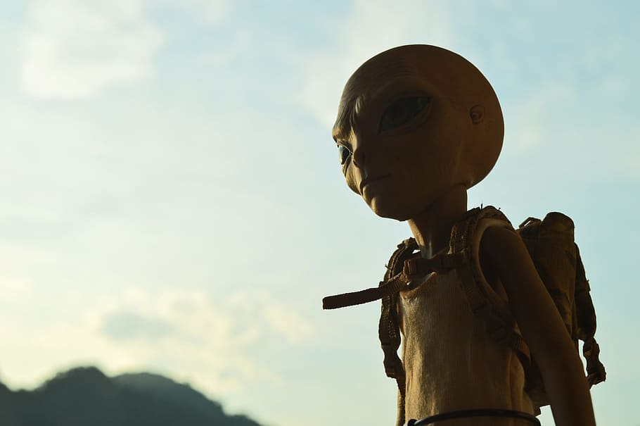 alien wearing white sleeveless shirt with backpack, tank top HD wallpaper