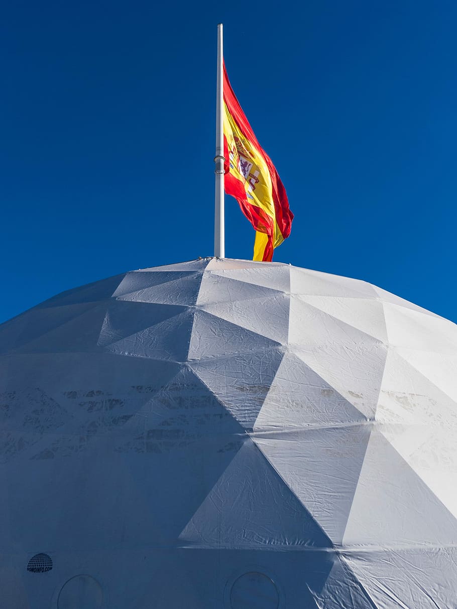 HD wallpaper: Flag, Madrid, Spain, Igloo, sky, patriotism, blue, clear sky  | Wallpaper Flare