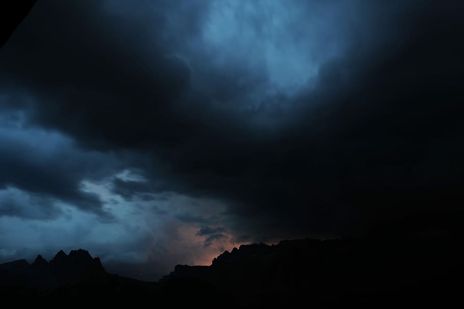 The night in Selva when a thunderstorm came, silhouette of mountain under gray sky HD wallpaper