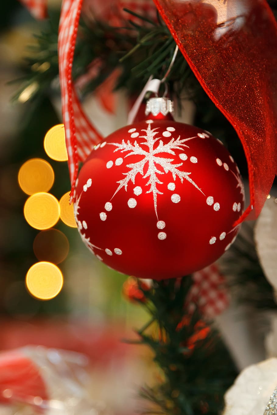 selective focus photo of red Christmas bauble, Ball, Branch HD wallpaper