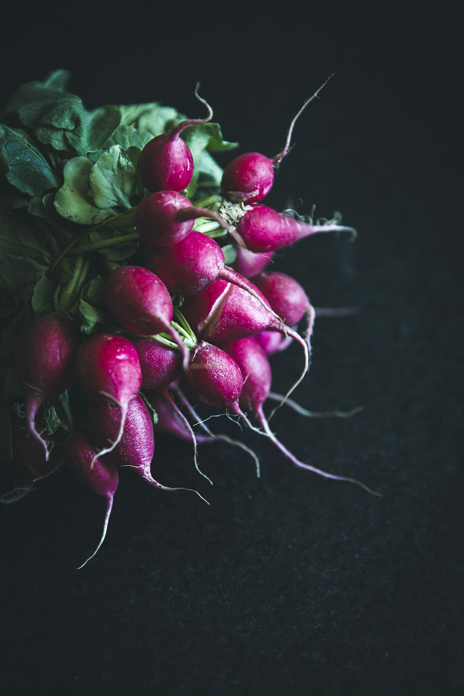 selective focus photography of red fruits, purple fruits, salad, HD wallpaper