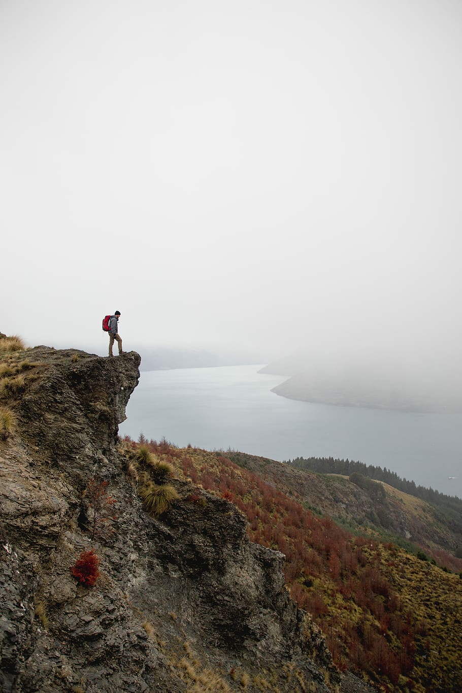 man standing on plateau looking at river, person standing cliff on front of river HD wallpaper