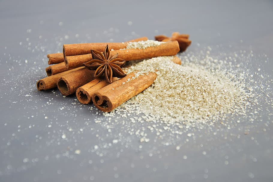 closeup photography of brown star anis and cinnamon, spices, anise