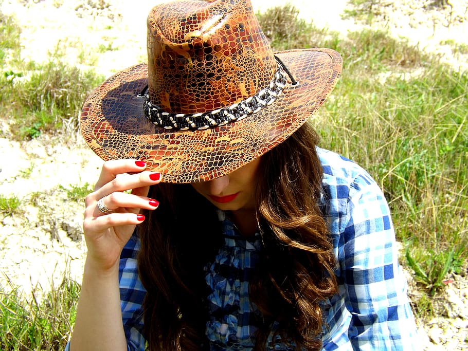 cowgirl, wild west, hats, beauty, real people, one person, leisure activity