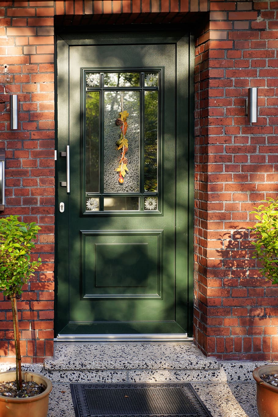 green wooden door, front door, input, autumn, inviting, input range HD wallpaper