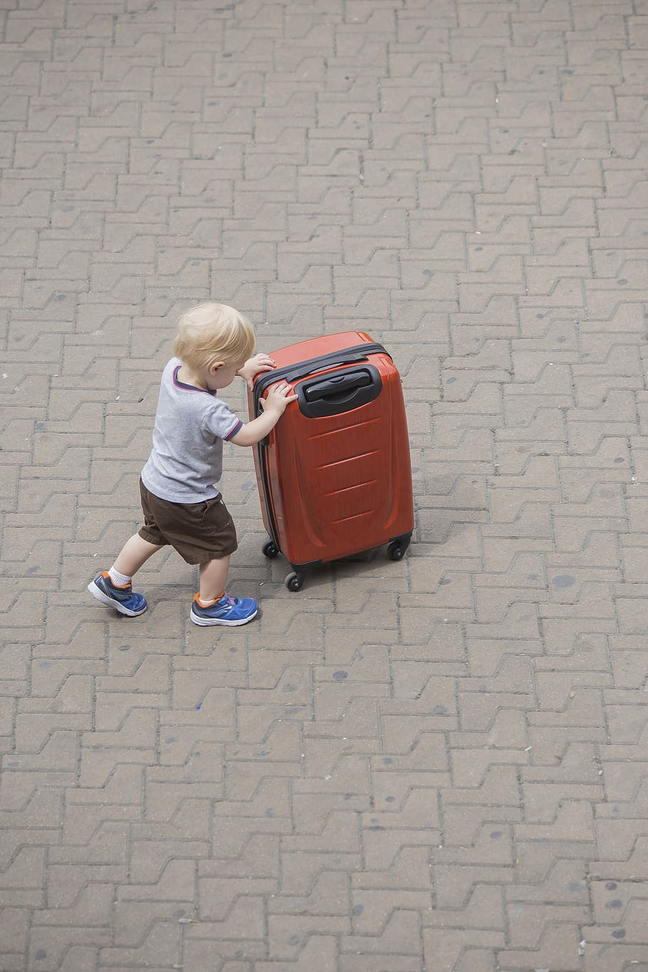 child, force, independent, game, walk, suitcase, childhood HD wallpaper